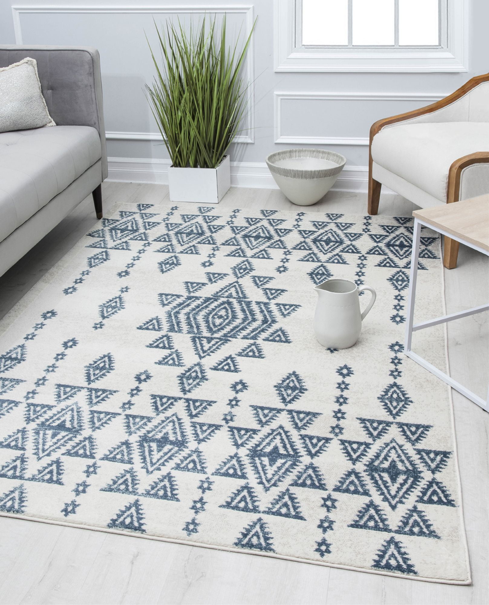 Royal Nova Blue and White Synthetic Area Rug