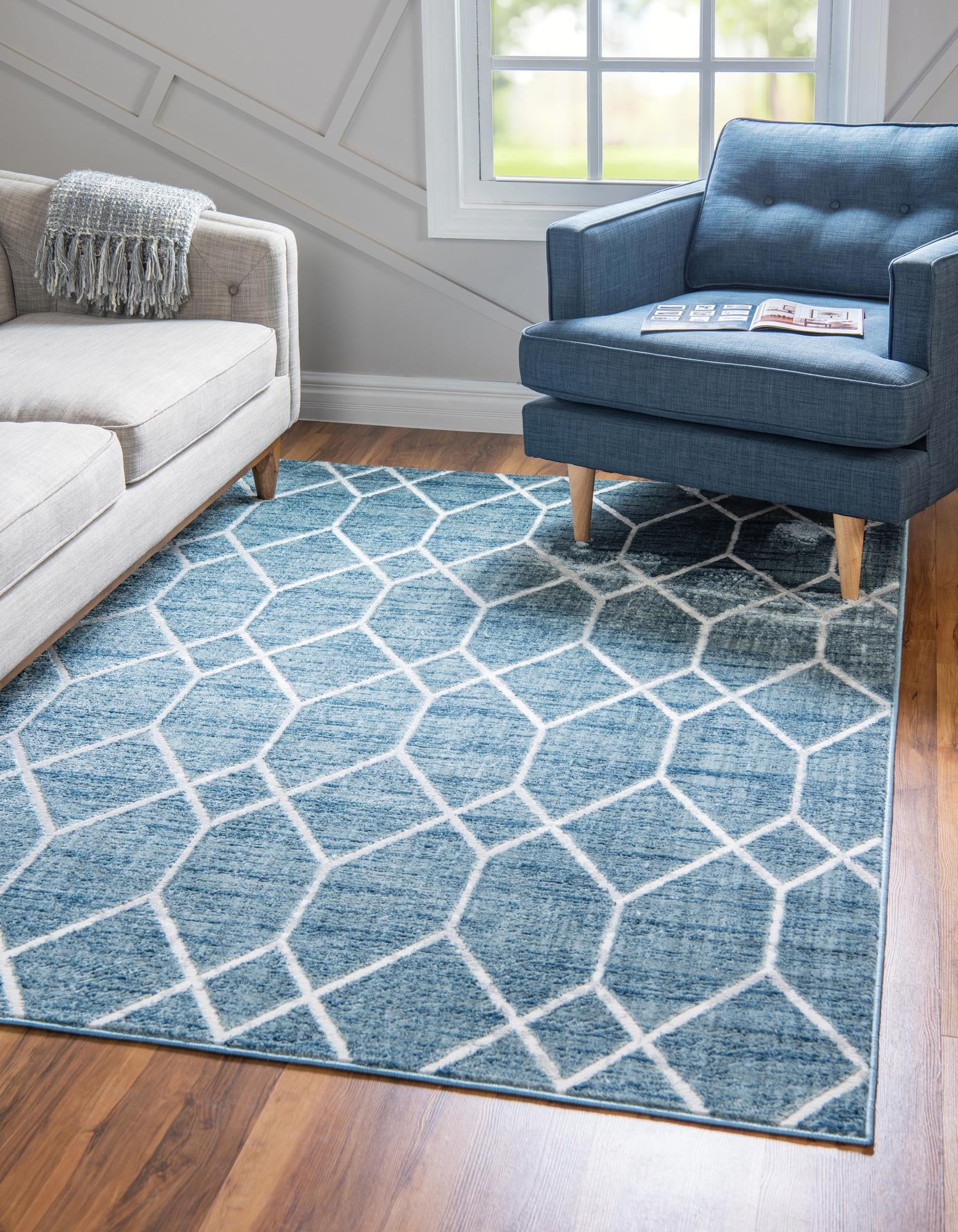 Coastal Elegance Blue Trellis 8' x 10' Easy-Care Synthetic Rug