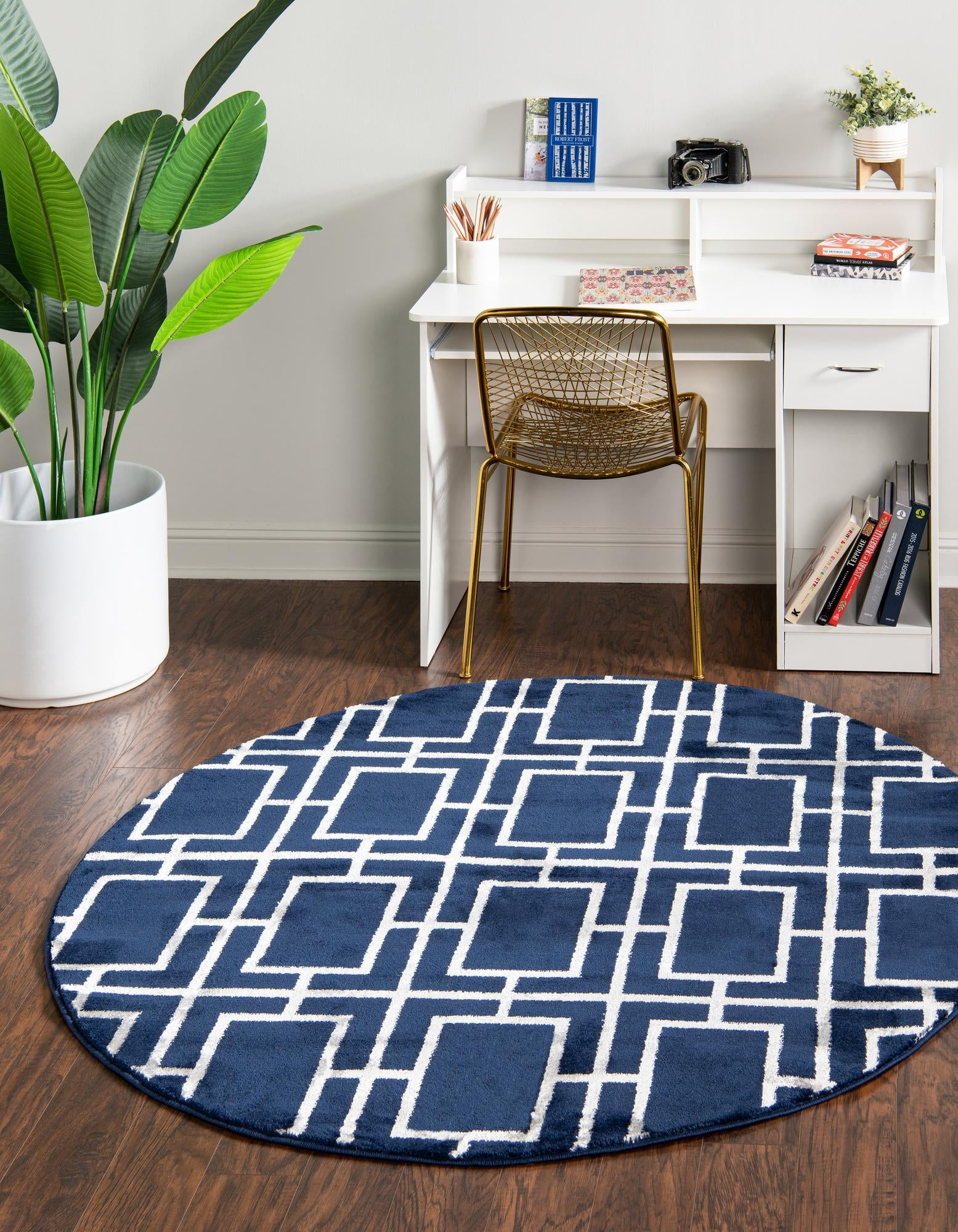 Marilyn Monroe™ Glam Trellis Collection Rug 5 Ft Round Navy