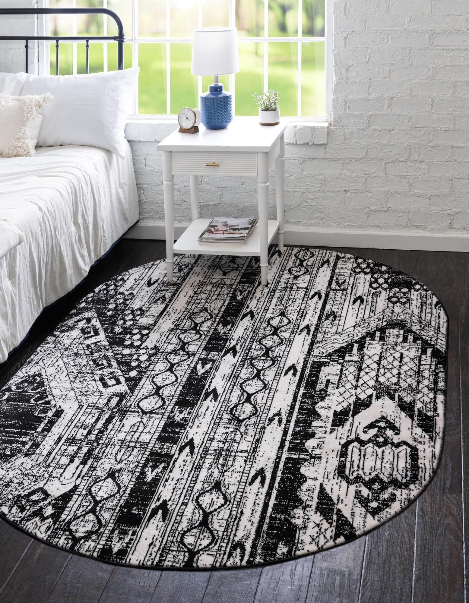 Oregon Collection Rugs Rugs.com Oregon Collection Rug – 3' x 5' Oval Black And White Low-Pile ...