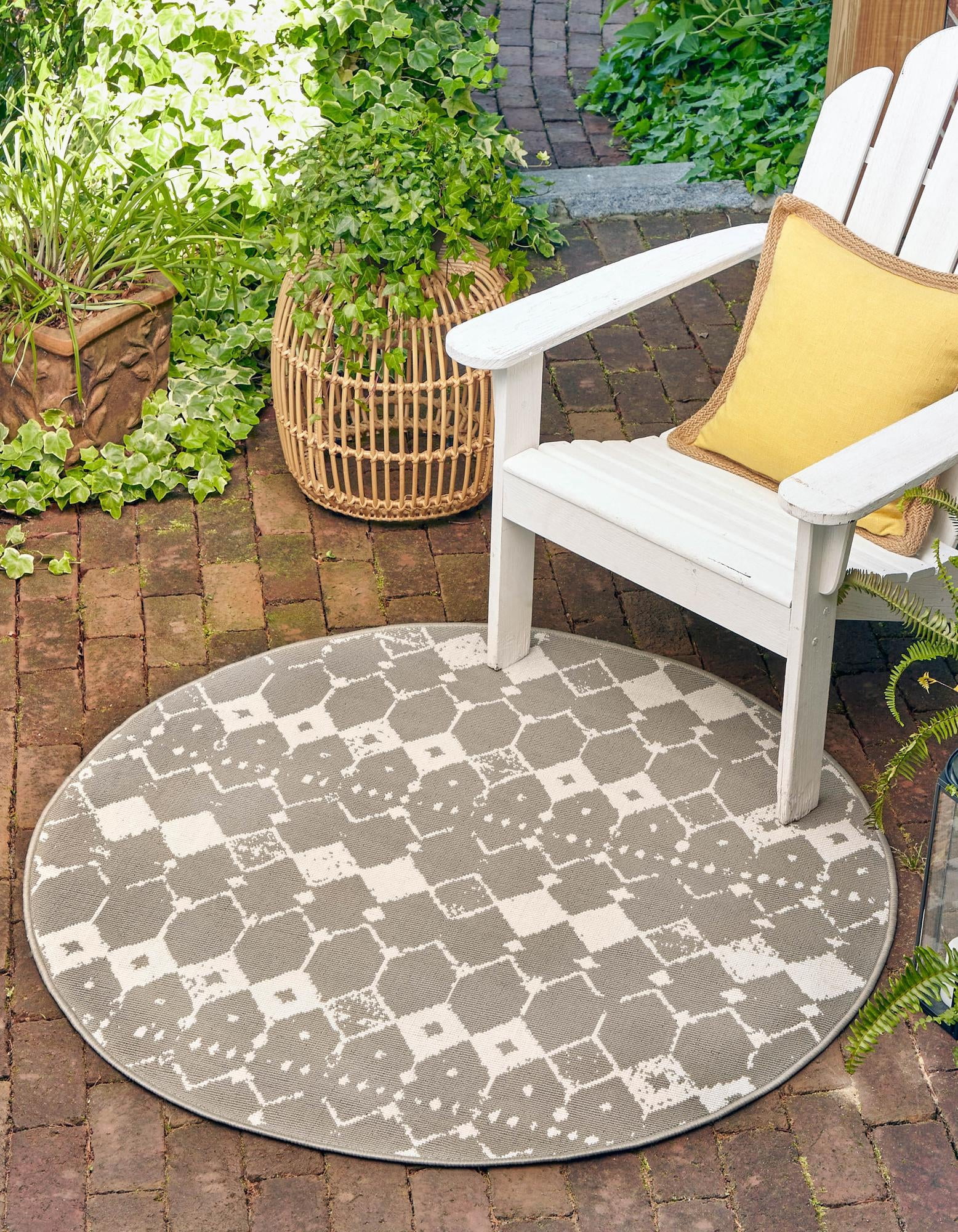 Rugs.com Outdoor Lattice Collection Rug – 4 Ft Round Gray Flatweave Rug ...