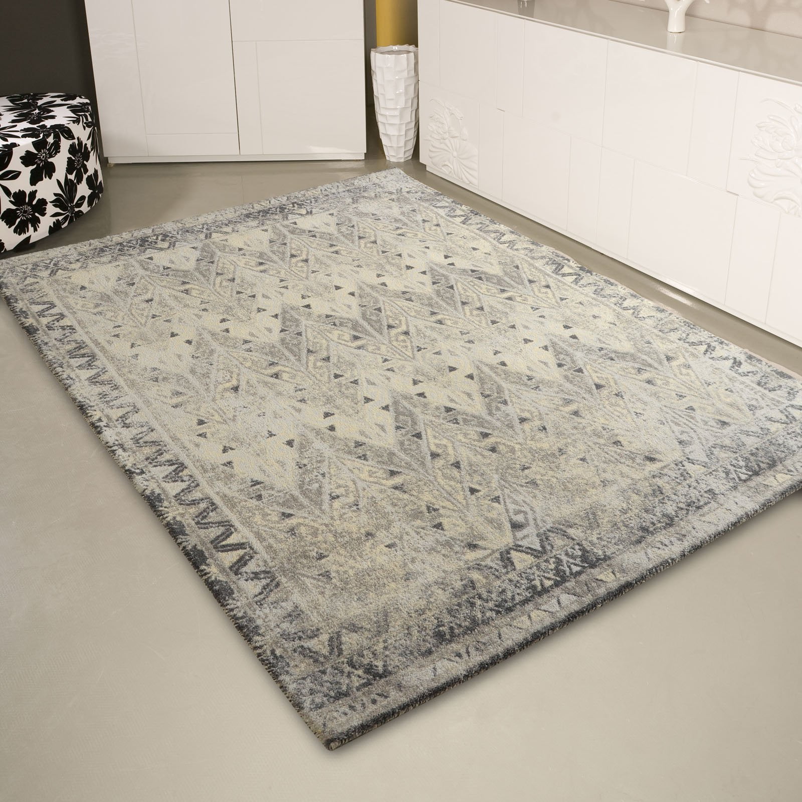 Rugsmith Oriental Contemporary Distressed Vintage Inspired Area Rug