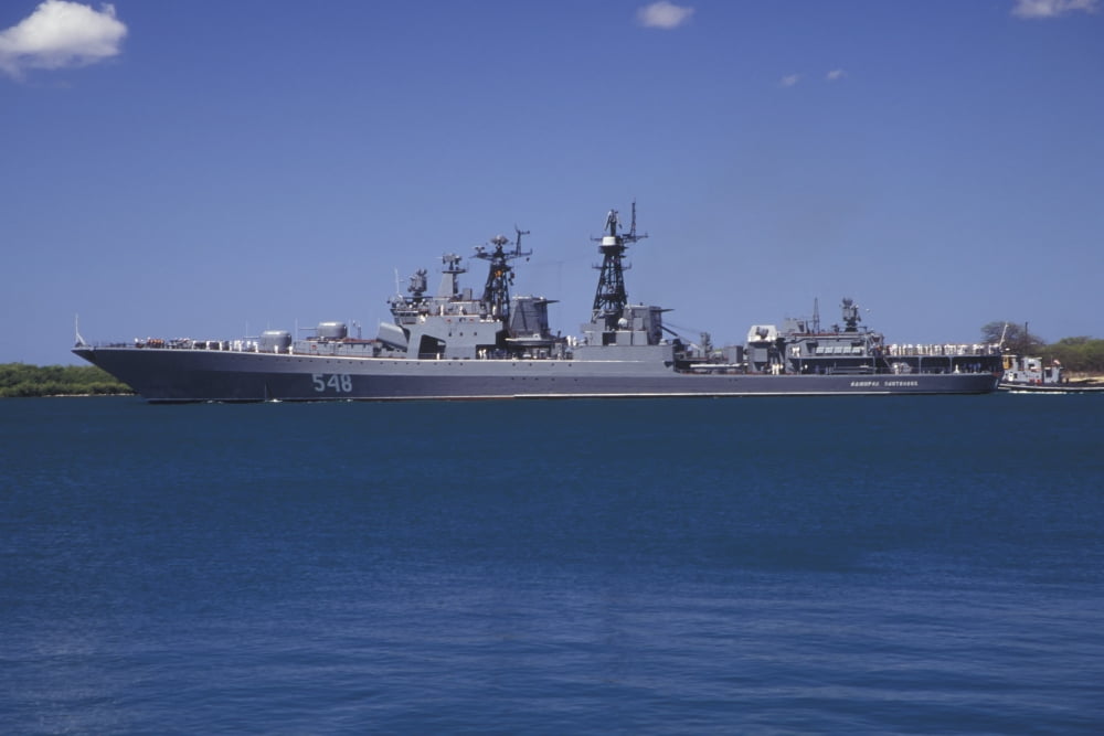 Russian destroyer Admiral Panteleyev transits our of Pearl Harbor Hawaii Canvas Art - Michael WoodStocktrek Images (17 x 12)