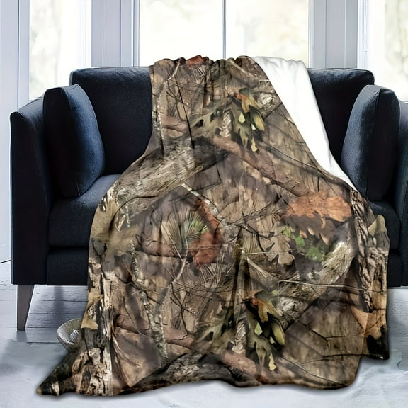 Rustic Camouflage Flannel Throw Blanket – Forest Design with Detailed Foliage & Tree Silhouette, Soft & Cozy for Bedding, Home Decor, and Outdoor Adventures