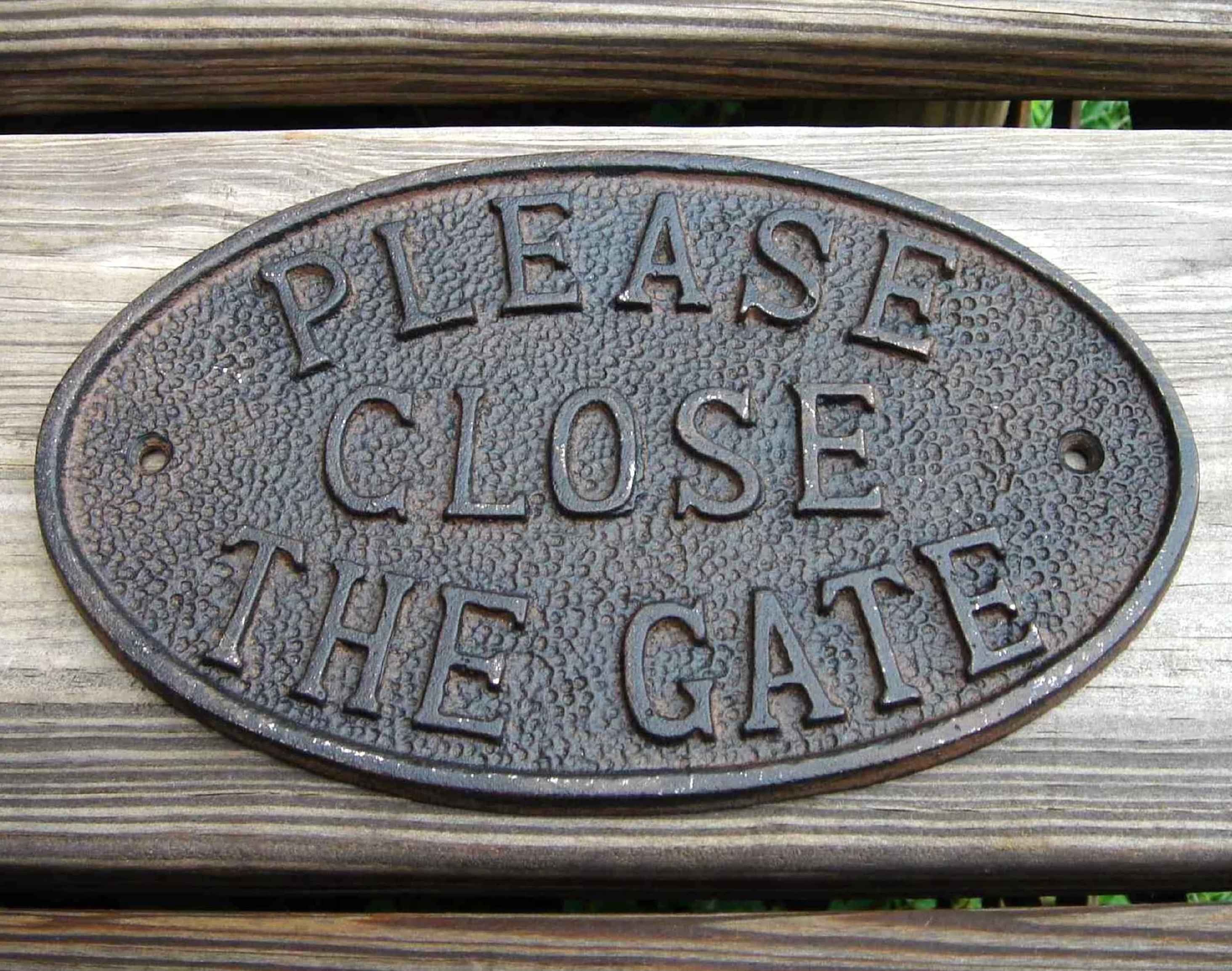 Rustic Cast Iron Door Fence Sign PLEASE CLOSE THE GATE - Walmart.com