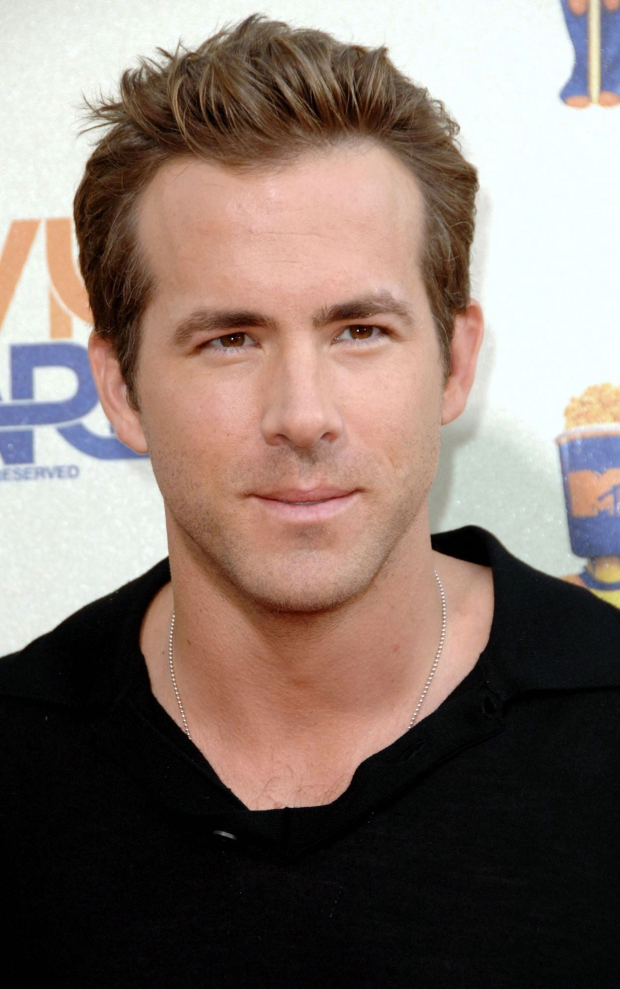 Ryan Reynolds At Arrivals For 2009 Mtv Movie Awards - Arrivals Canvas Art - (16 x 20)