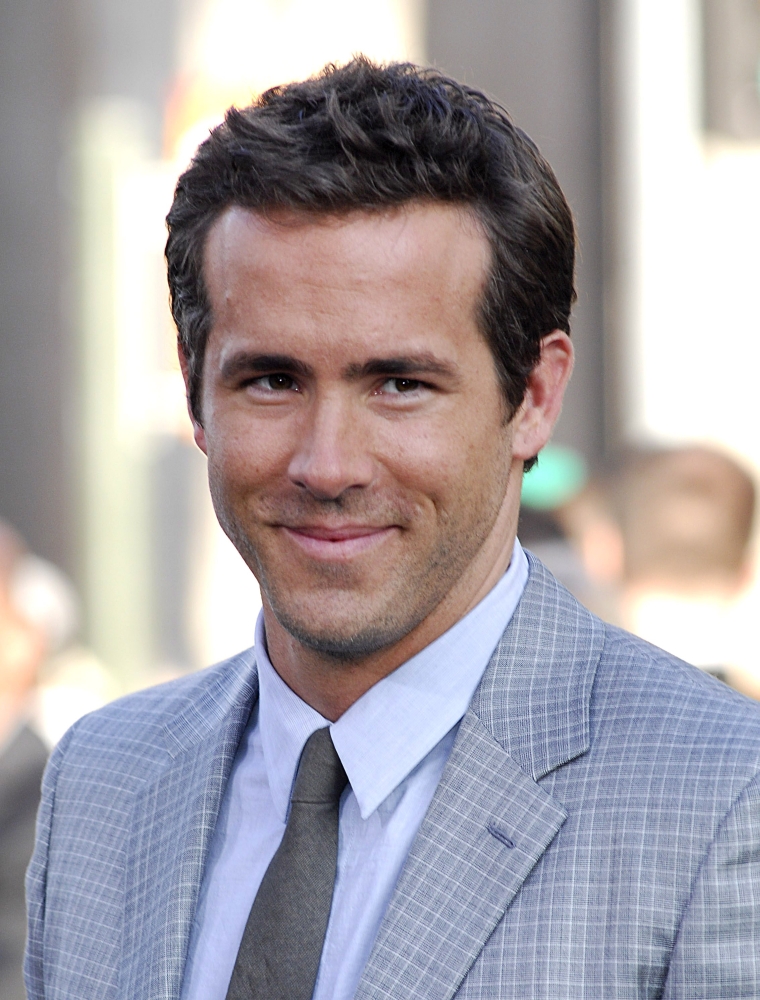 Ryan Reynolds At Arrivals For Green Lantern Premiere Canvas Art - (16 x 20)