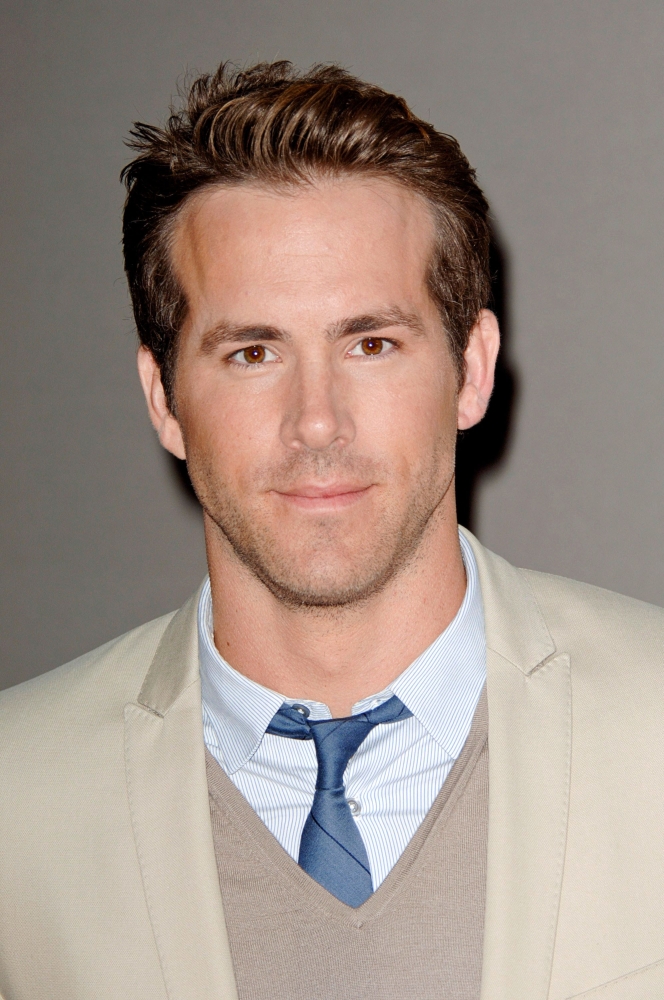Ryan Reynolds At Arrivals For The Proposal Premiere Canvas Art - (16 x 20)