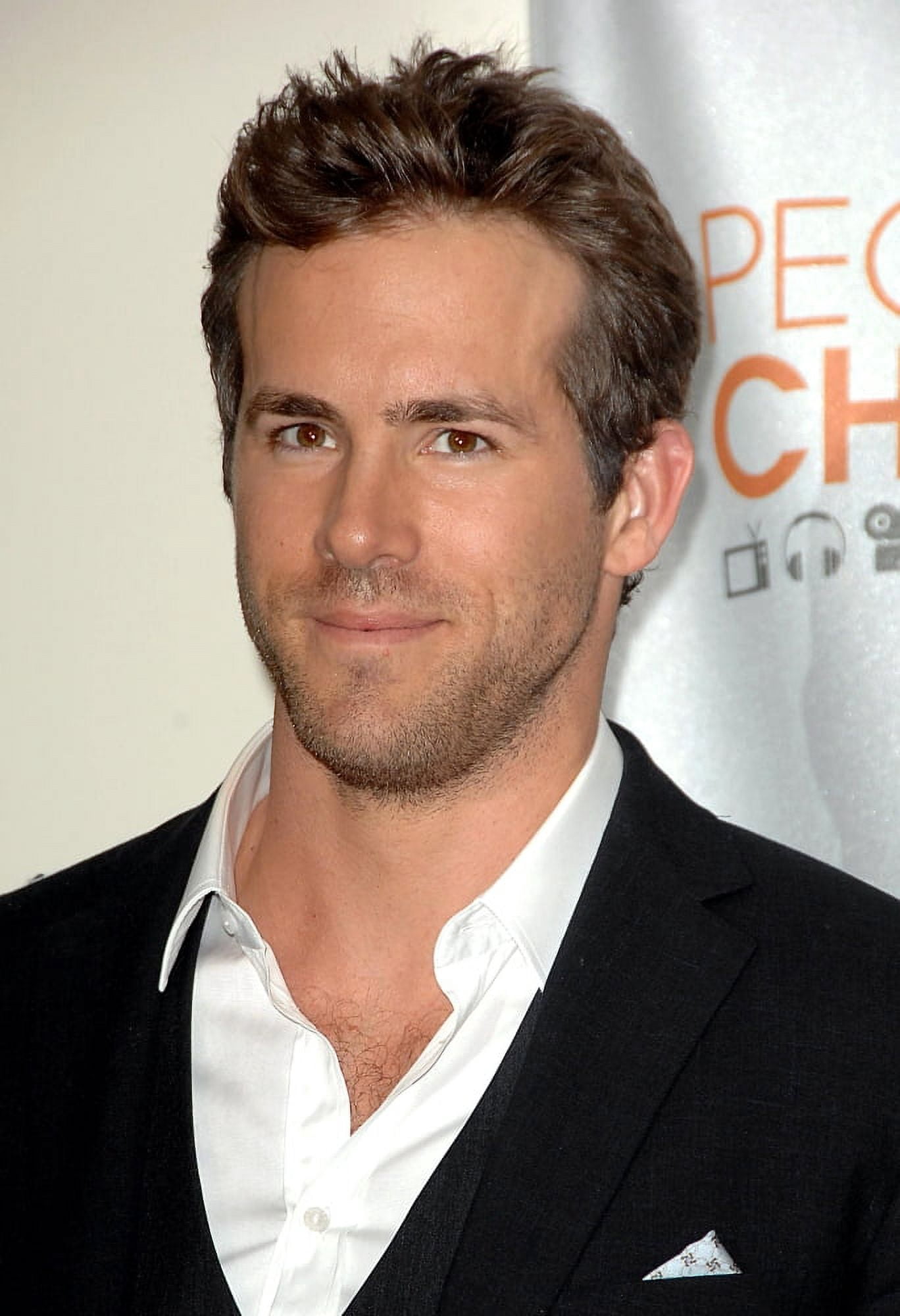 Ryan Reynolds In The Press Room For PeopleS Choice Awards 2010 - Press Room Canvas Art - (16 x 20)