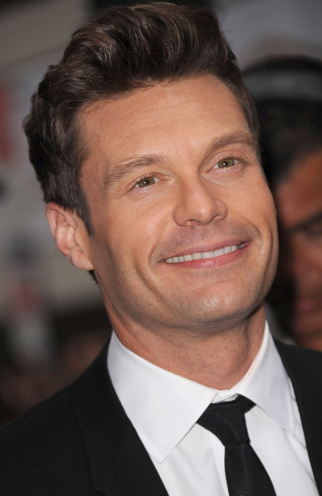 Ryan Seacrest At Arrivals For E Network Upfronts Presentation Canvas Art - (16 x 20)