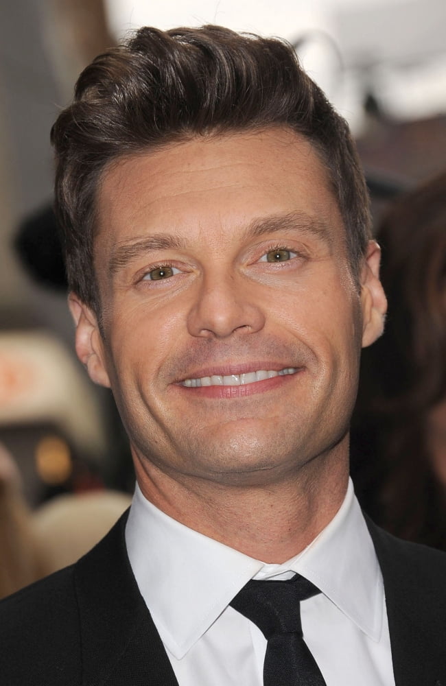 Ryan Seacrest At Arrivals For E Network Upfronts Presentation Canvas Art - (16 x 20)
