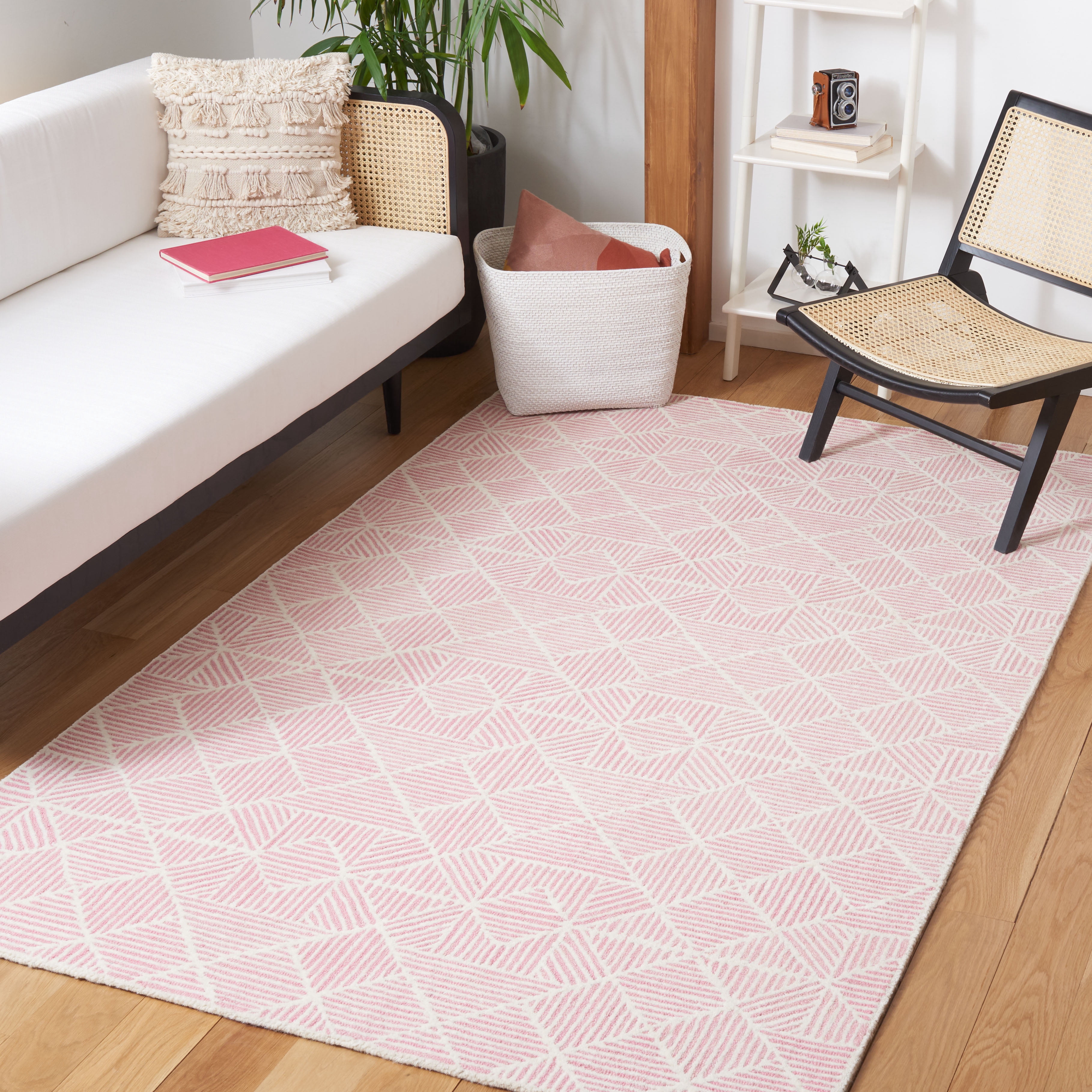 SAFAVIEH Abstract Brock Geometric Area Rug, Pink/Ivory, 4' x 6'