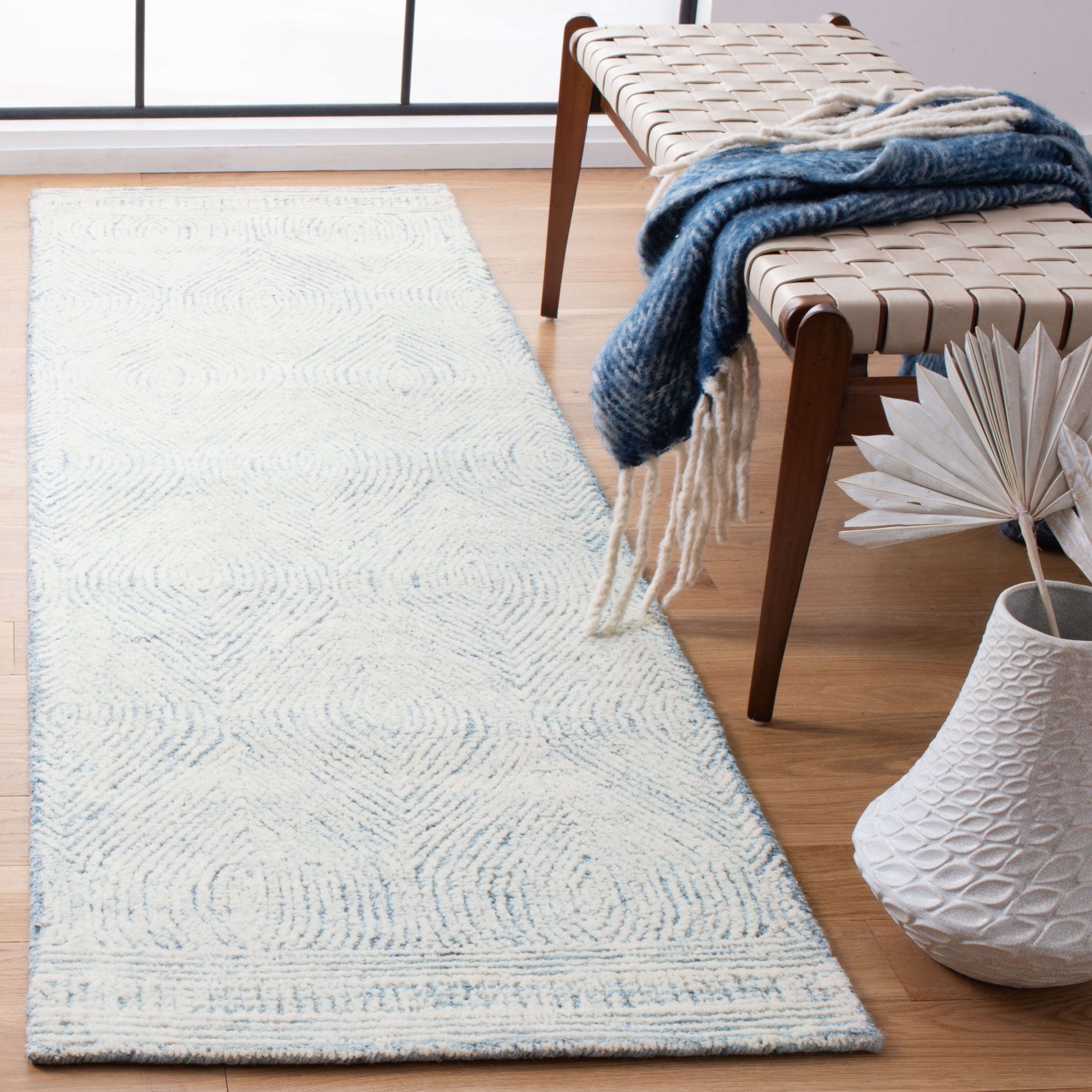 SAFAVIEH Abstract Caelestinus Ogee Wool Runner Rug, Ivory/Blue, 2'3" x 16'