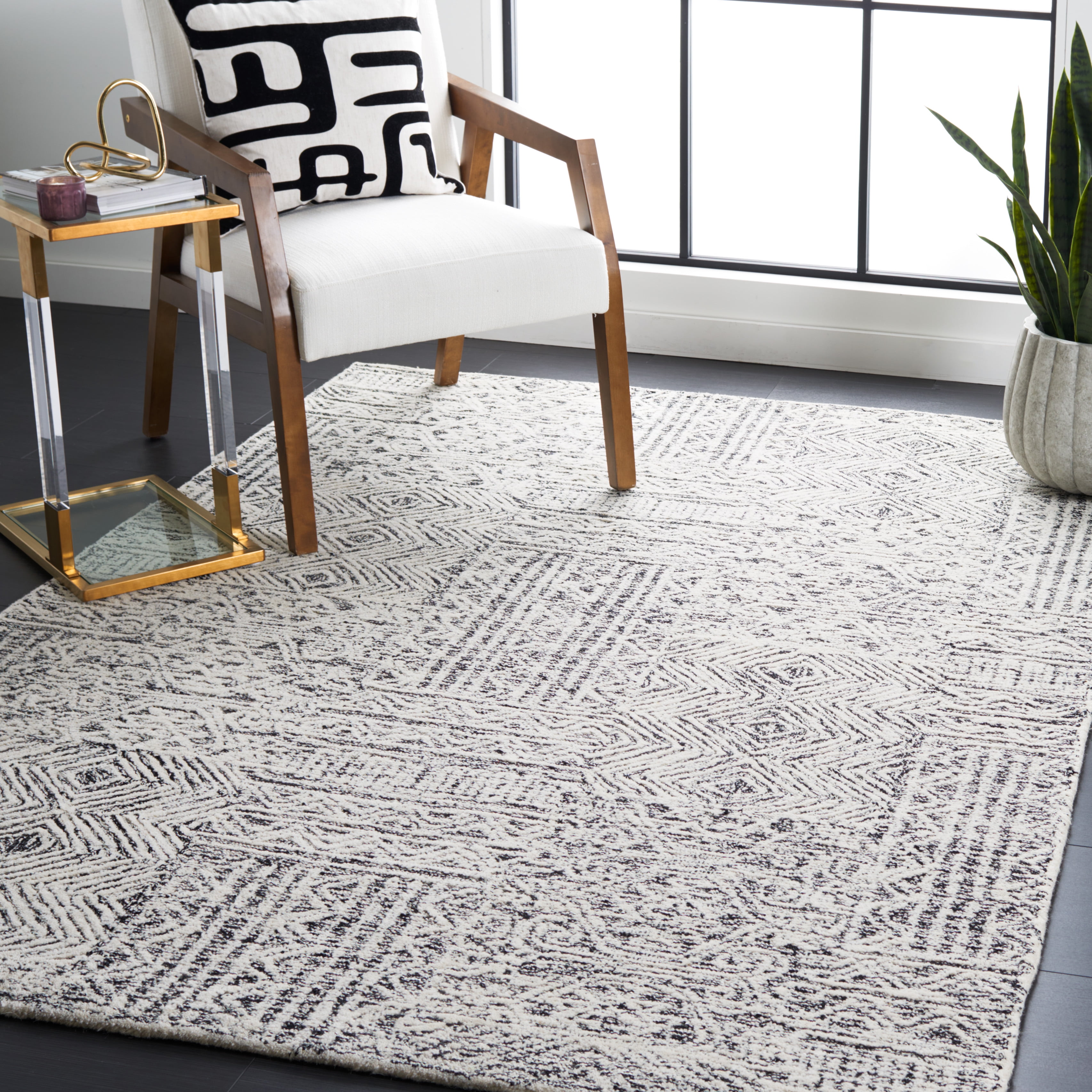 SAFAVIEH Abstract Cainneach Striped Wool Area Rug, Black/Ivory, 4' x 6'