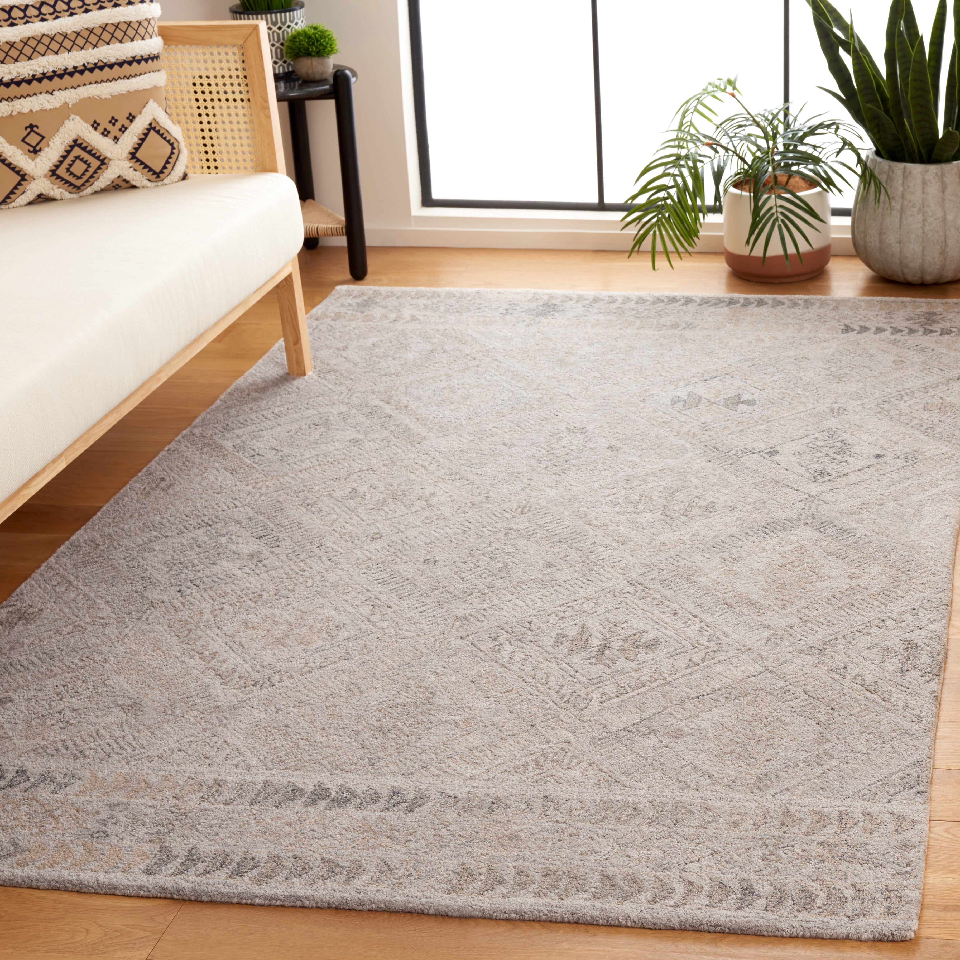 SAFAVIEH Abstract Camillo Tribal Area Rug, Gray/Beige, 4' x 6'