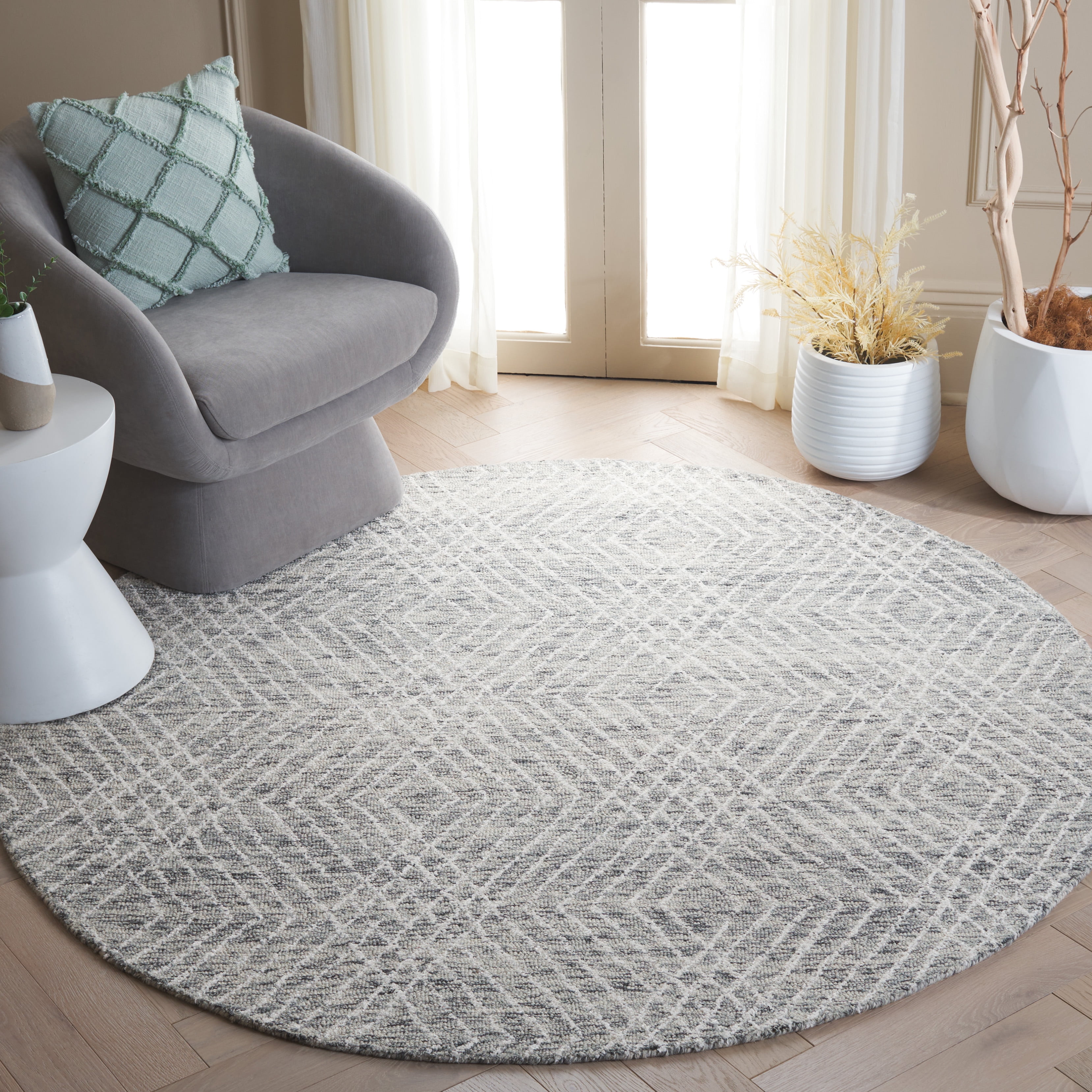 SAFAVIEH Abstract Dania Diamond Area Rug, Gray/Ivory, 6' x 6' Round