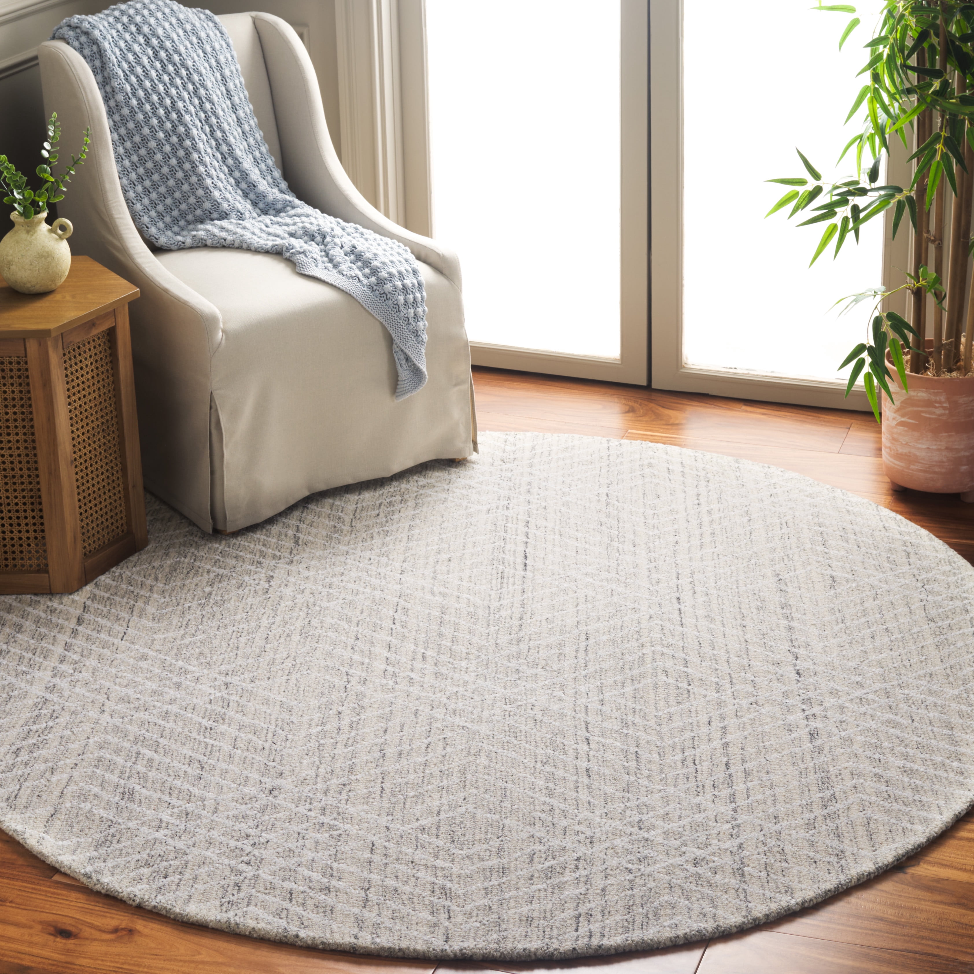 SAFAVIEH Abstract Dania Diamond Area Rug, Silver/Ivory, 6' x 6' Round