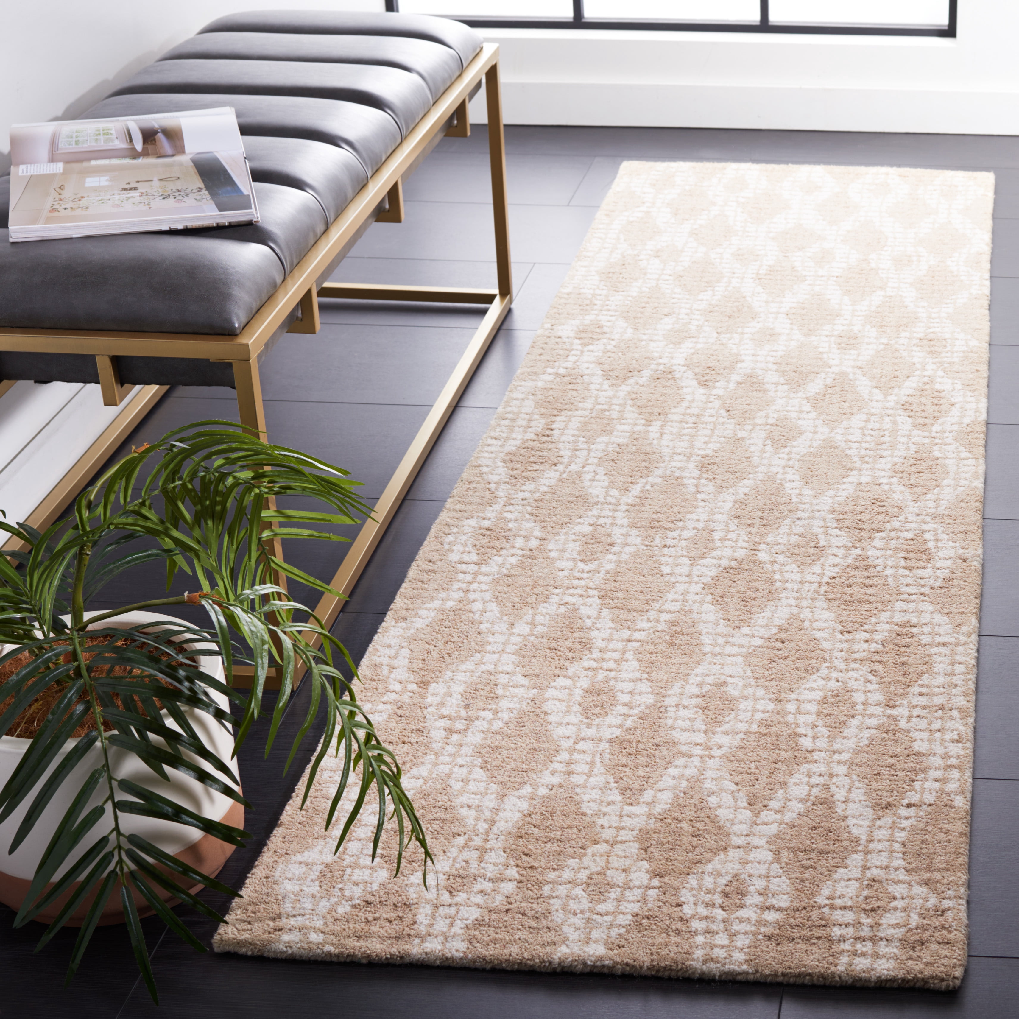 SAFAVIEH Abstract Darian Geometric Diamonds Runner Rug, Beige/Ivory, 2'3" x 8'
