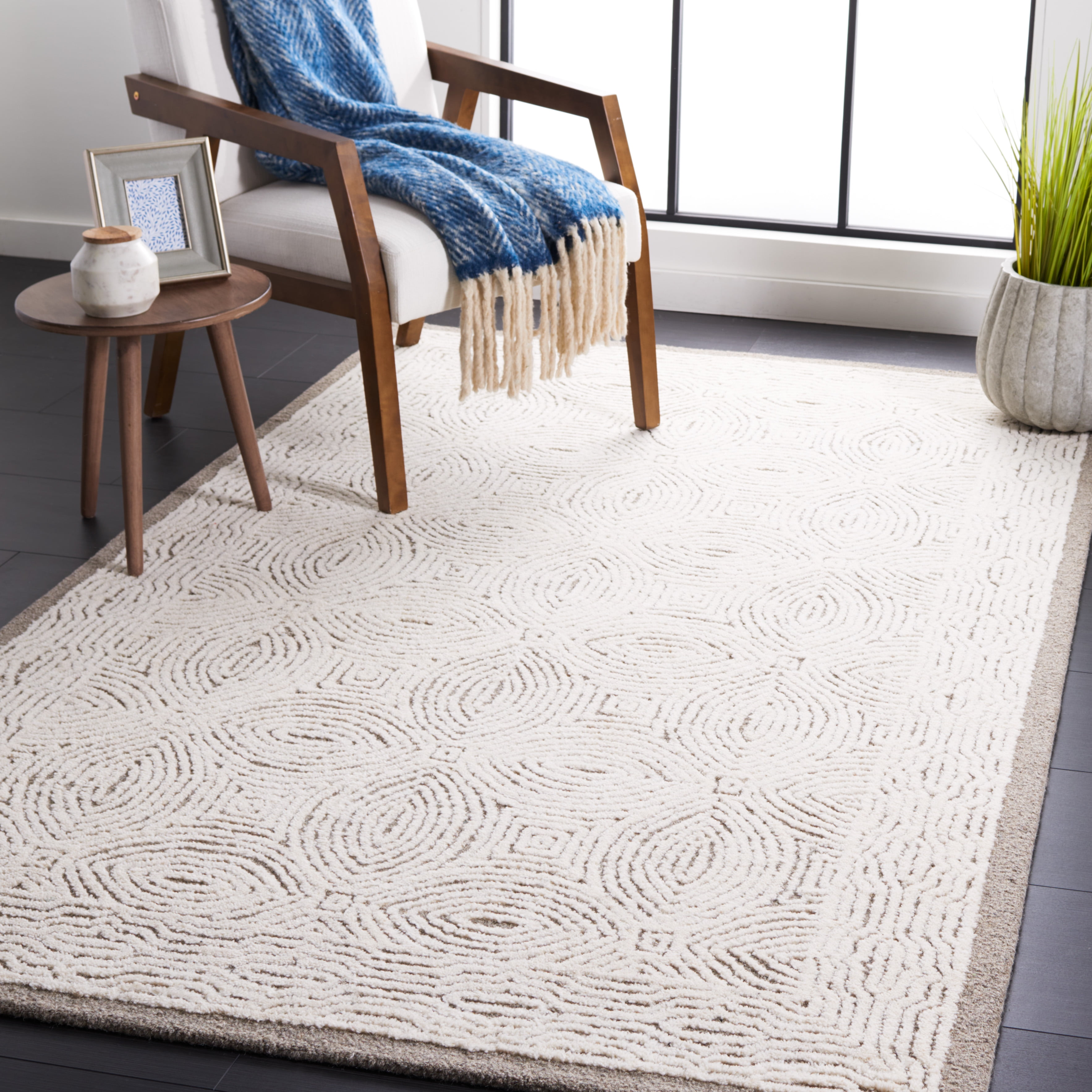 SAFAVIEH Abstract Elisaveta Geometric Area Rug, Beige/Ivory, 6' x 6' Square
