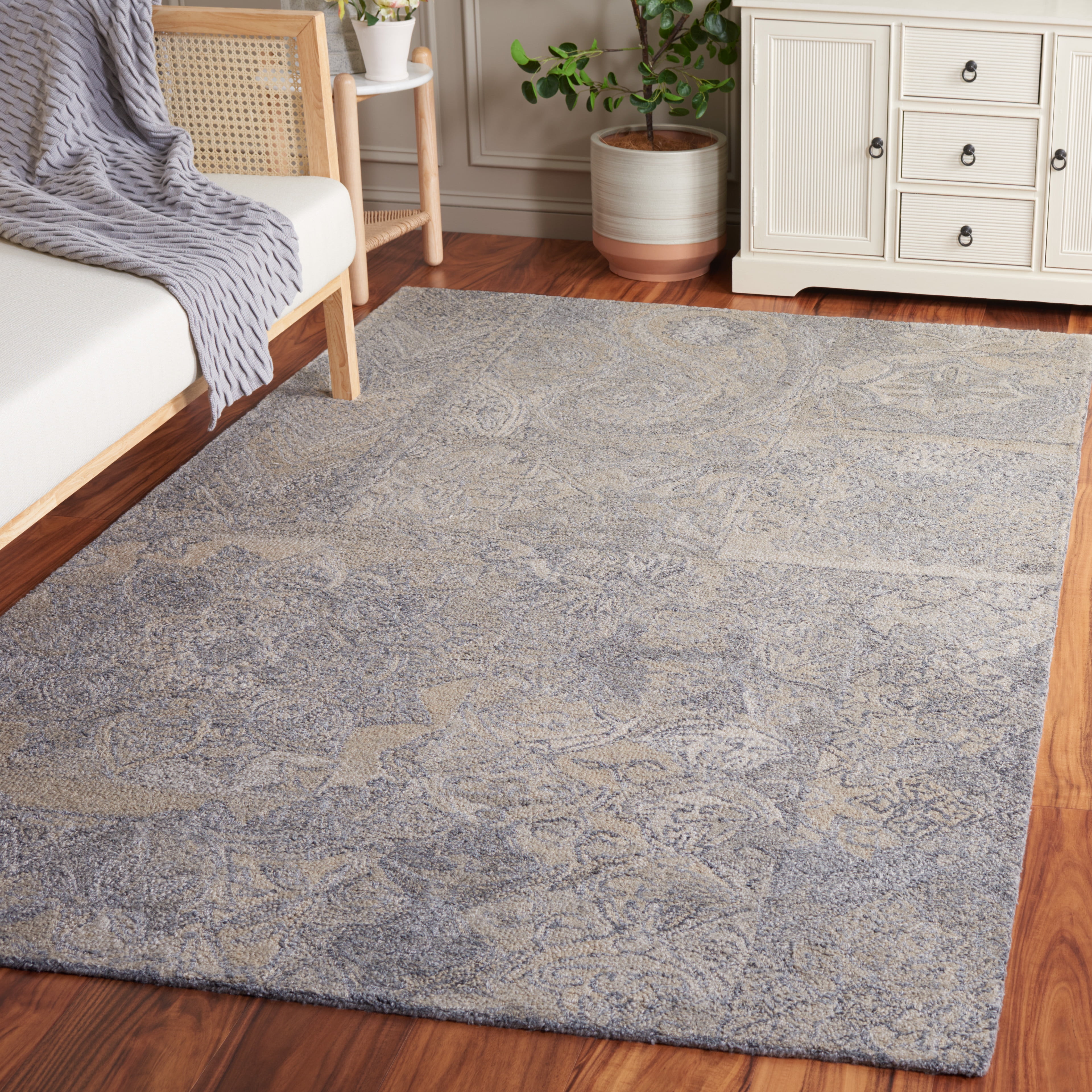 SAFAVIEH Abstract Gloria Geometric Area Rug, Beige/Gray, 4' x 6'