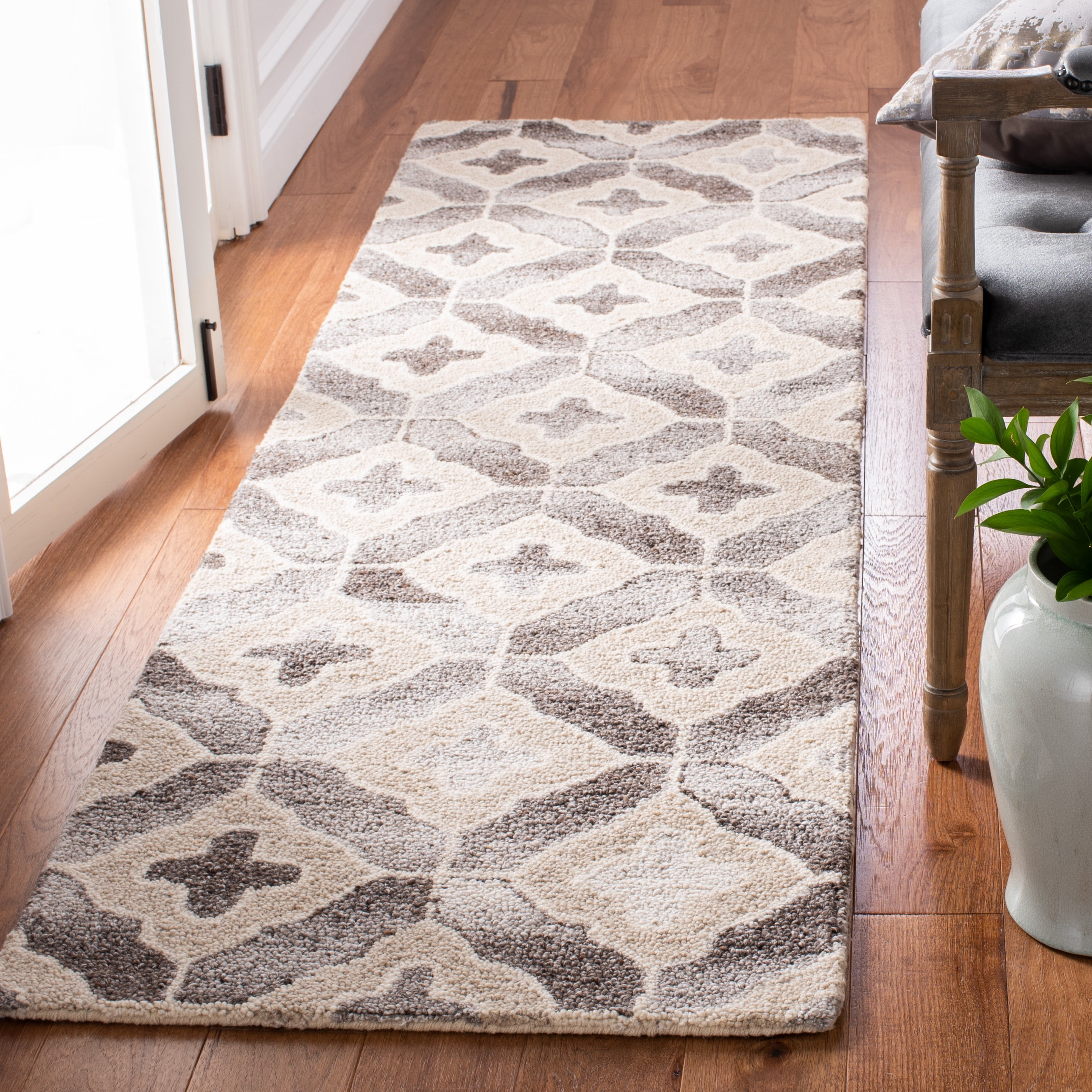 SAFAVIEH Abstract Harlow Trellis Runner Rug, Beige/Gray, 2'3" x 8'