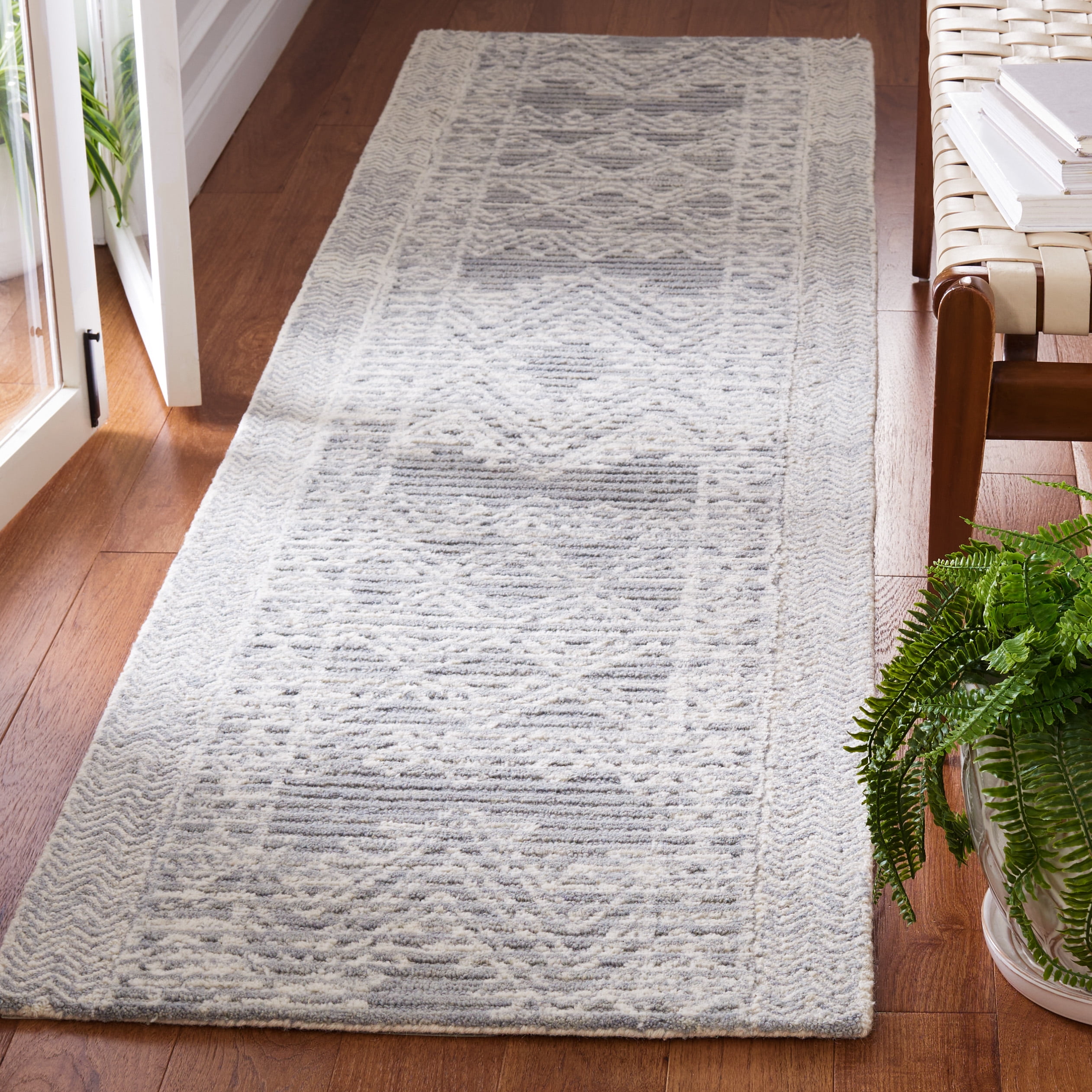 SAFAVIEH Abstract Henry Chevron Wool Runner Rug, Light Blue/Ivory, 2'3" x 9'