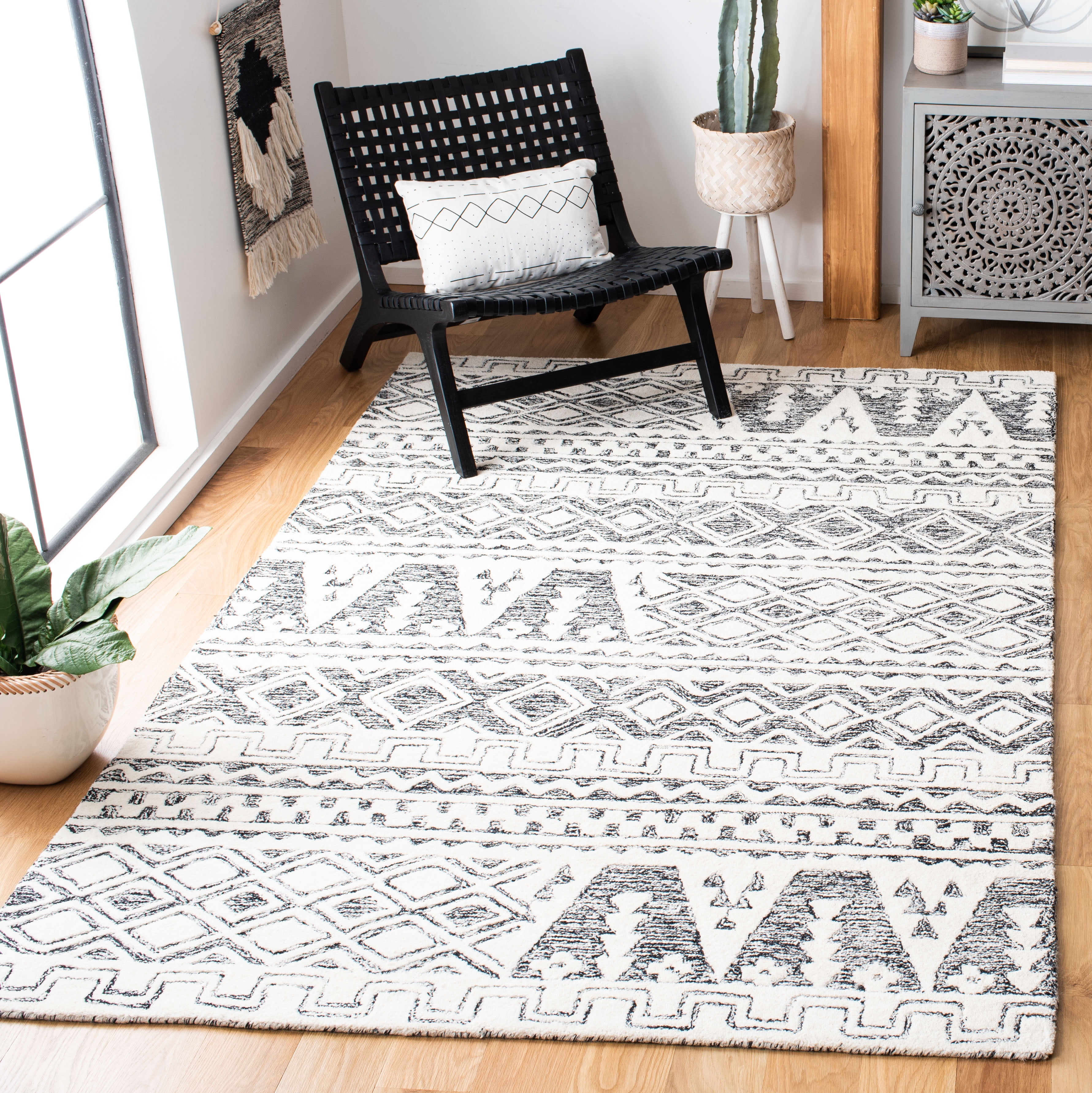 SAFAVIEH Abstract Jacinda Geometric Wool Area Rug, Ivory/Black, 6' x 9'