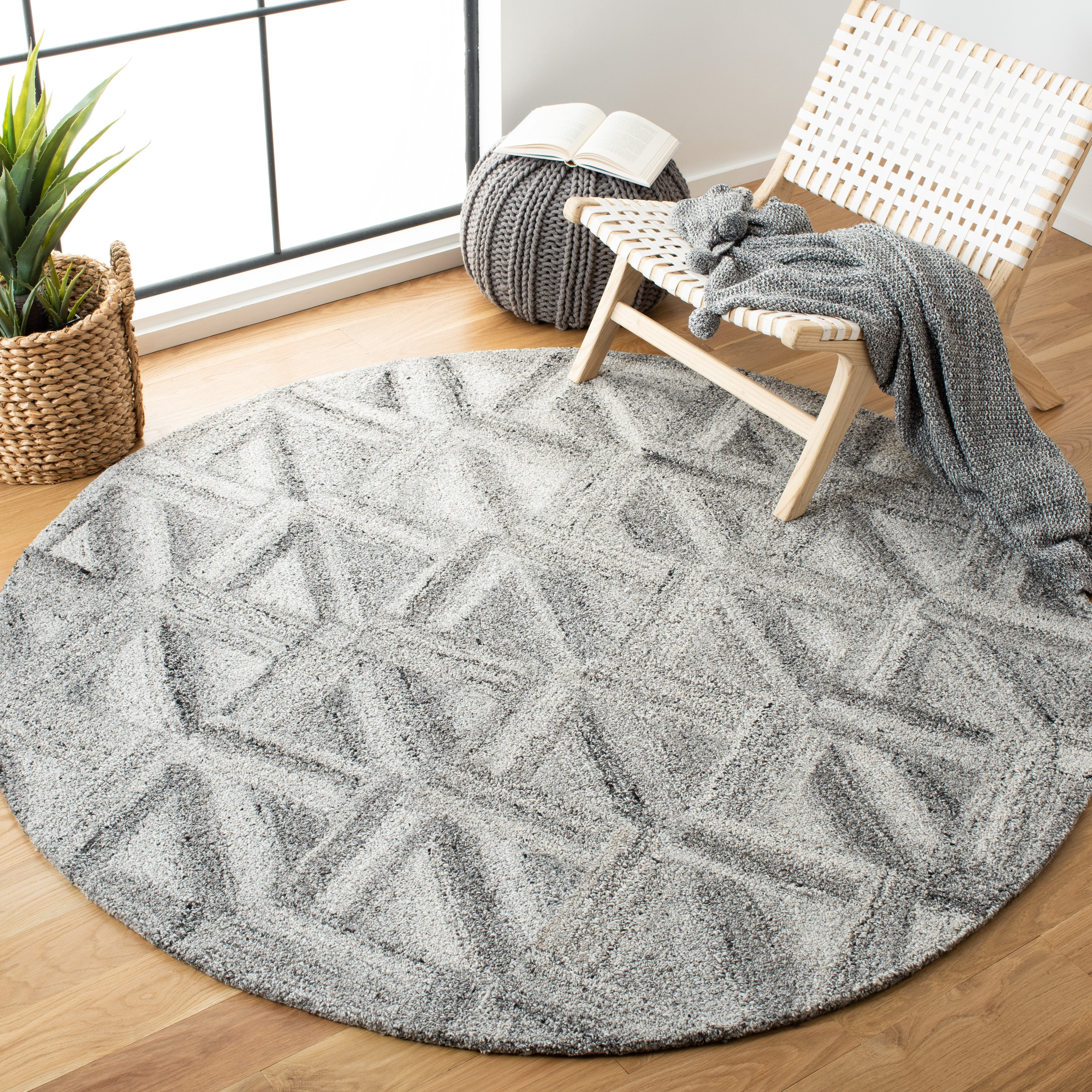 SAFAVIEH Abstract Phillis Geometric Area Rug, Gray/Black, 6' x 6' Round