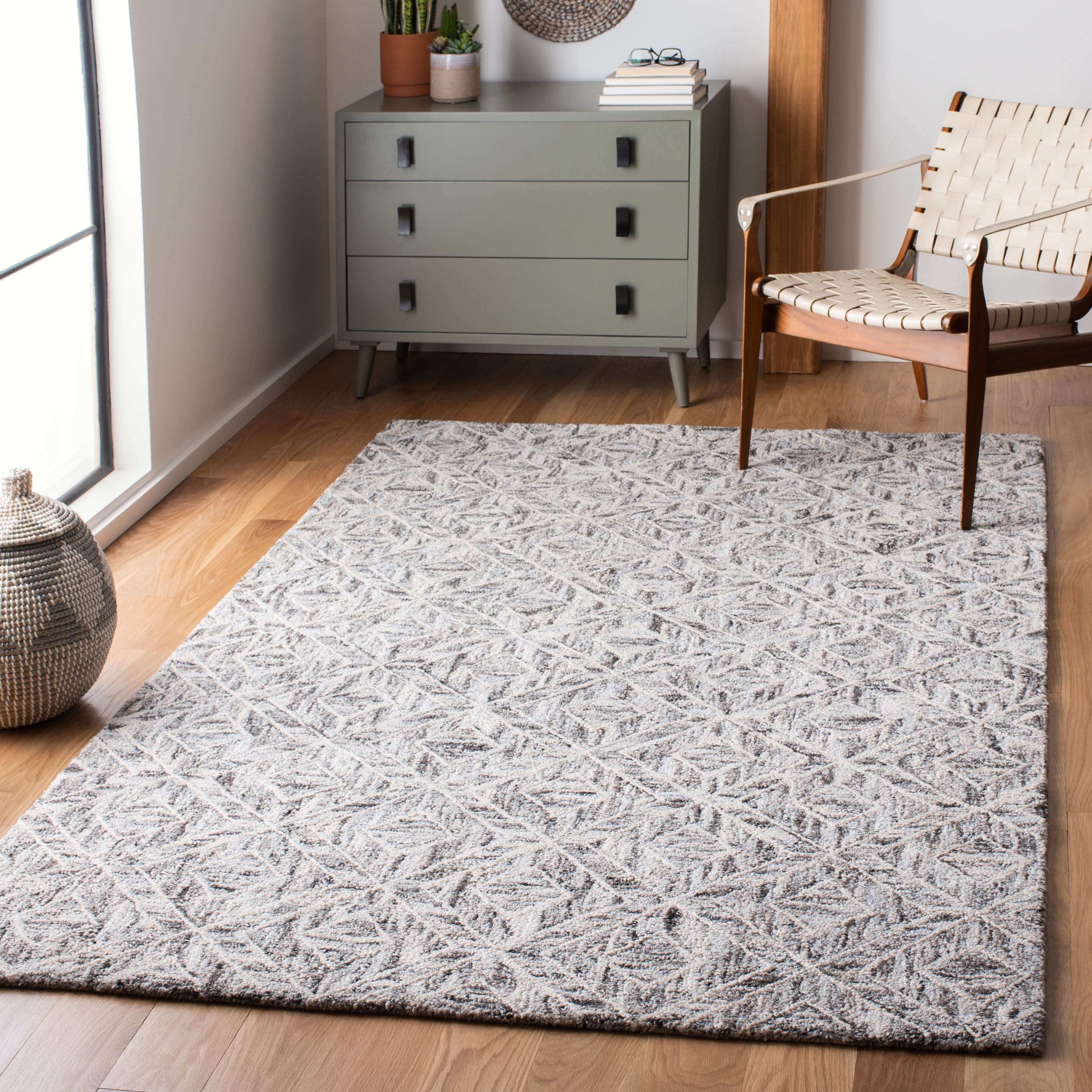 Gray and Beige 6' x 9' Hand-Tufted Wool Abstract Rug