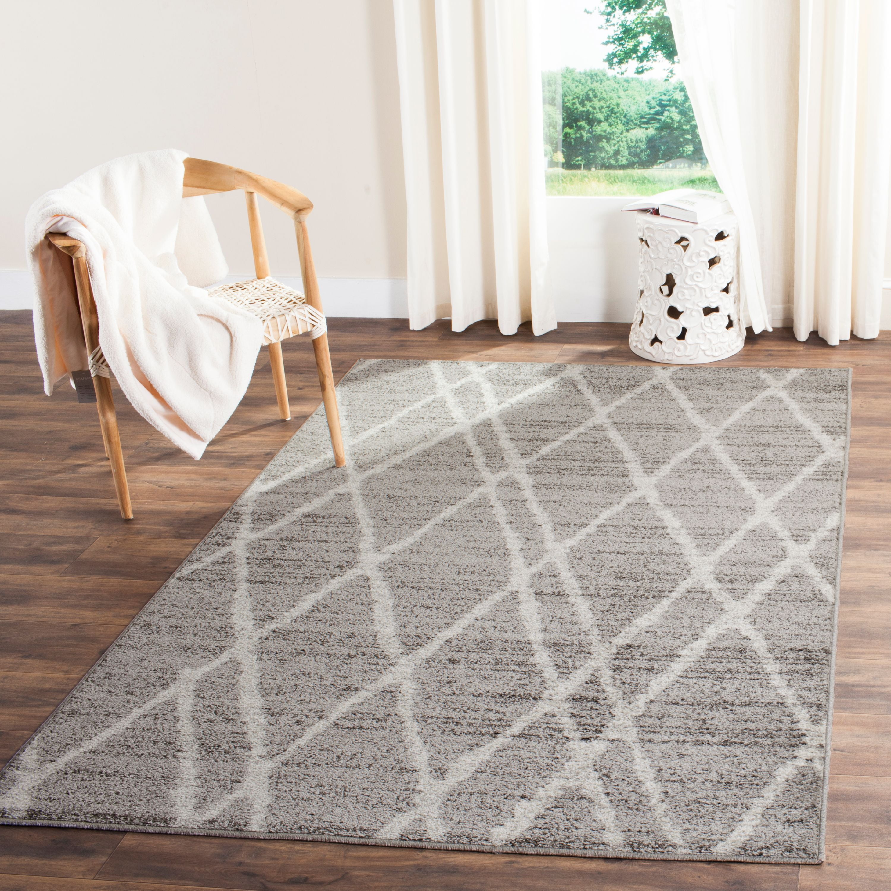 Chic Ivory & Silver 4' x 6' Reversible Synthetic Area Rug