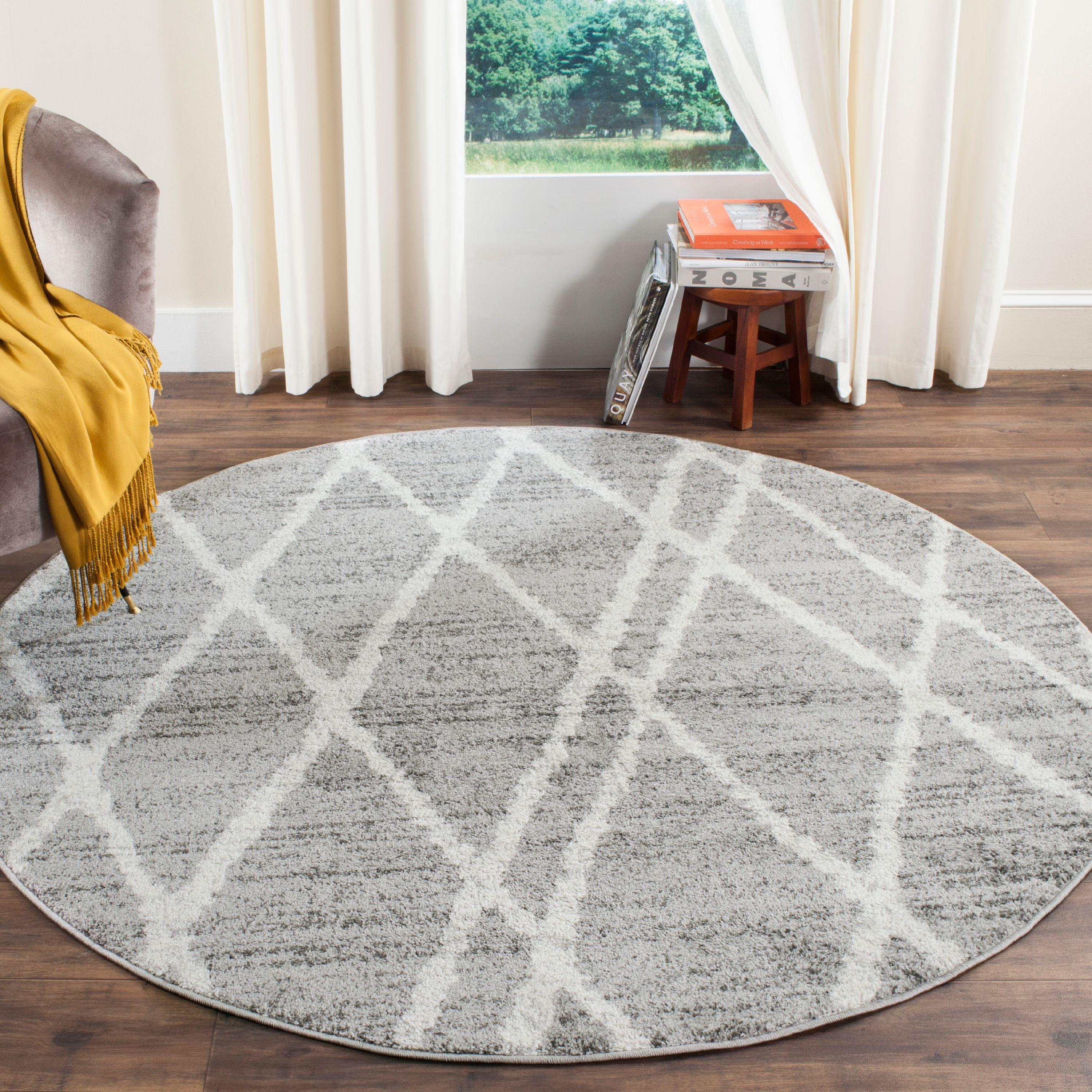 SAFAVIEH Adirondack Cody Geometric Diamonds Area Rug, Ivory/Silver, 6' x 6' Round
