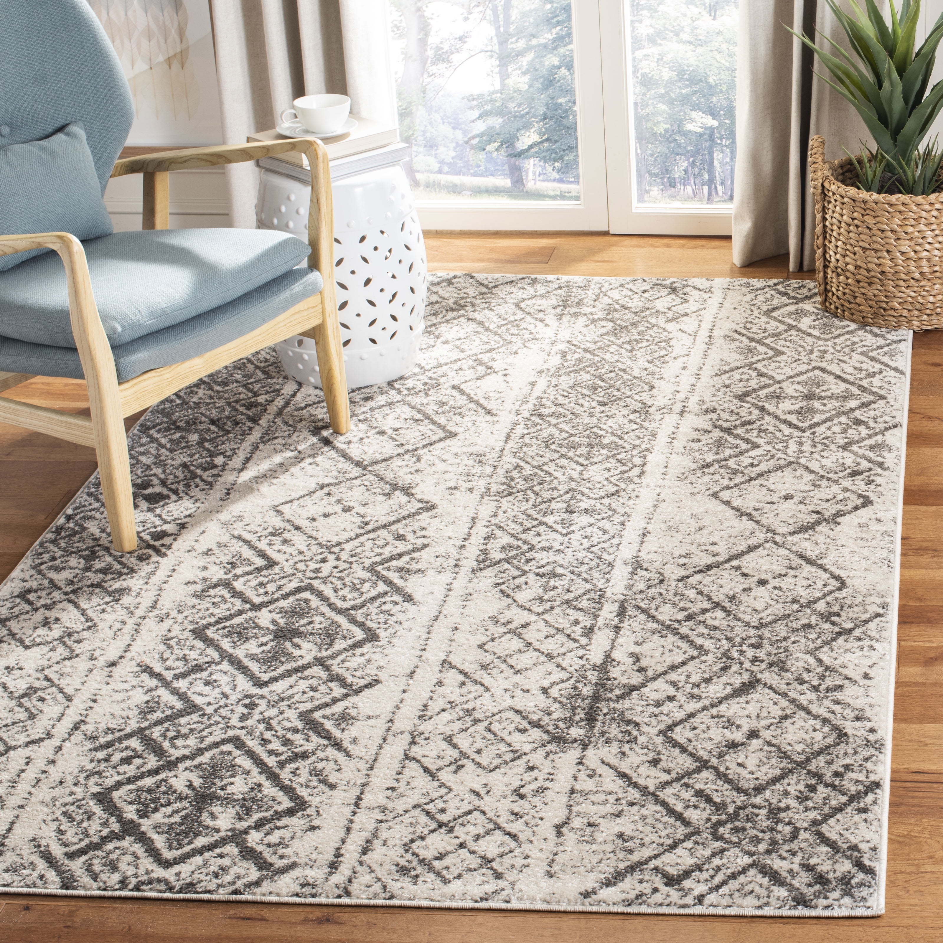 SAFAVIEH Adirondack Montague Geometric Area Rug, Silver/Black, 4' x 6'