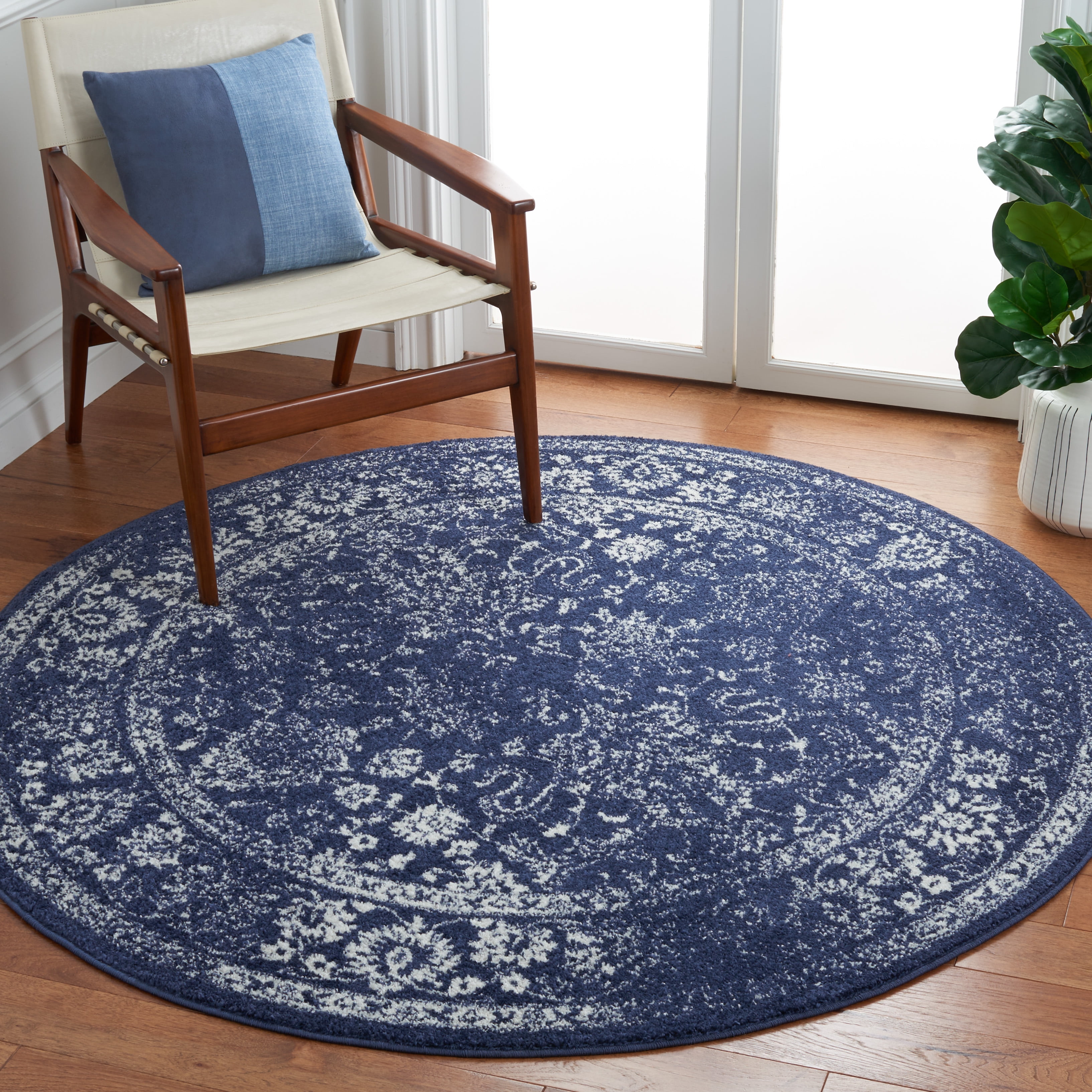 SAFAVIEH Adirondack Wyatt Traditional Distressed Area Rug, Navy/Ivory, 8' x 8' Round - Transitional Modern Design, Navy & Ivory, Ideal for Living Room, Bedroom, Dining Space
