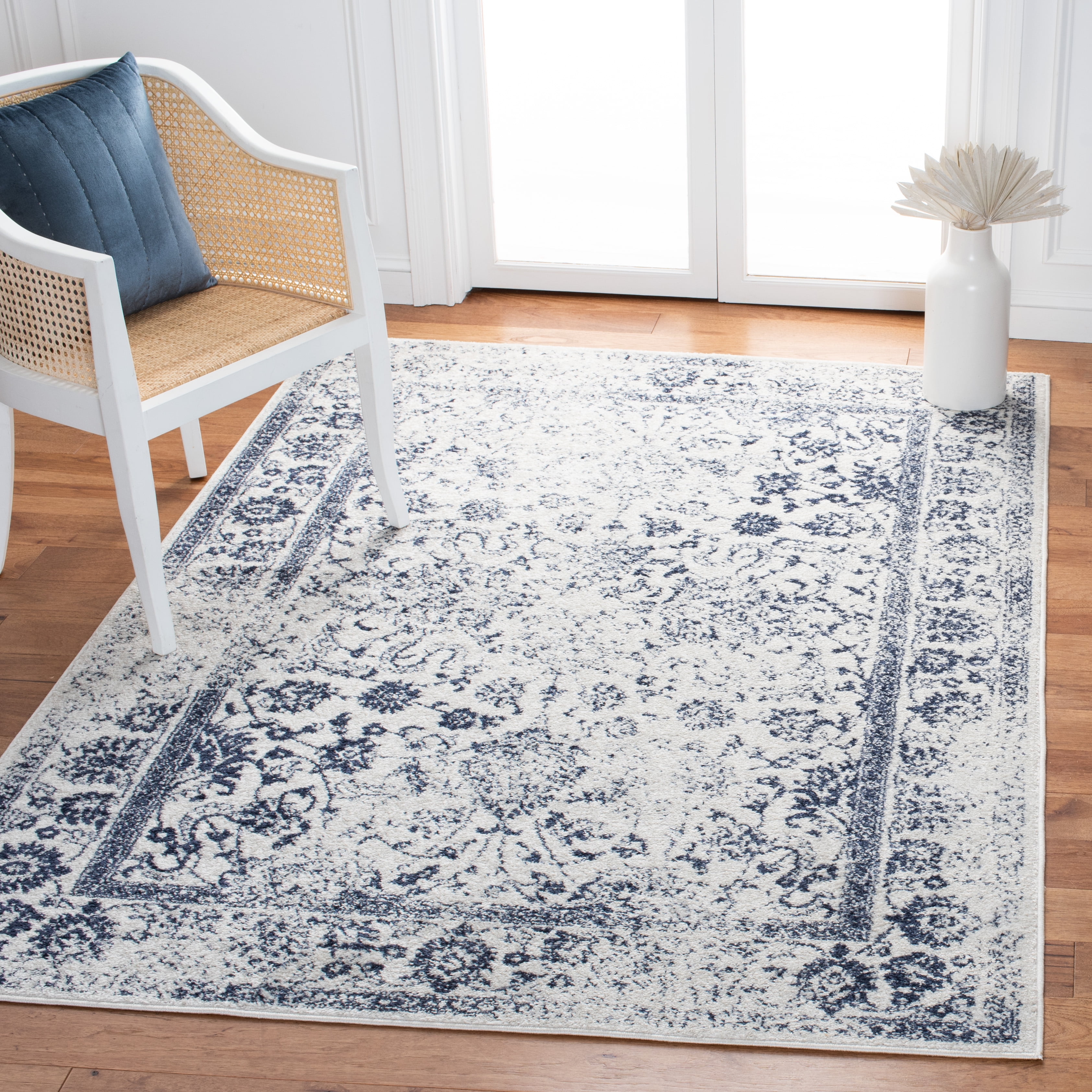 SAFAVIEH Adirondack Wyatt Traditional Distressed Area Rug, Ivory/Navy, 5'1" x 7'6" - Transitional Modern Design, Ivory & Navy, Ideal for Living Room, Bedroom, Dining Space