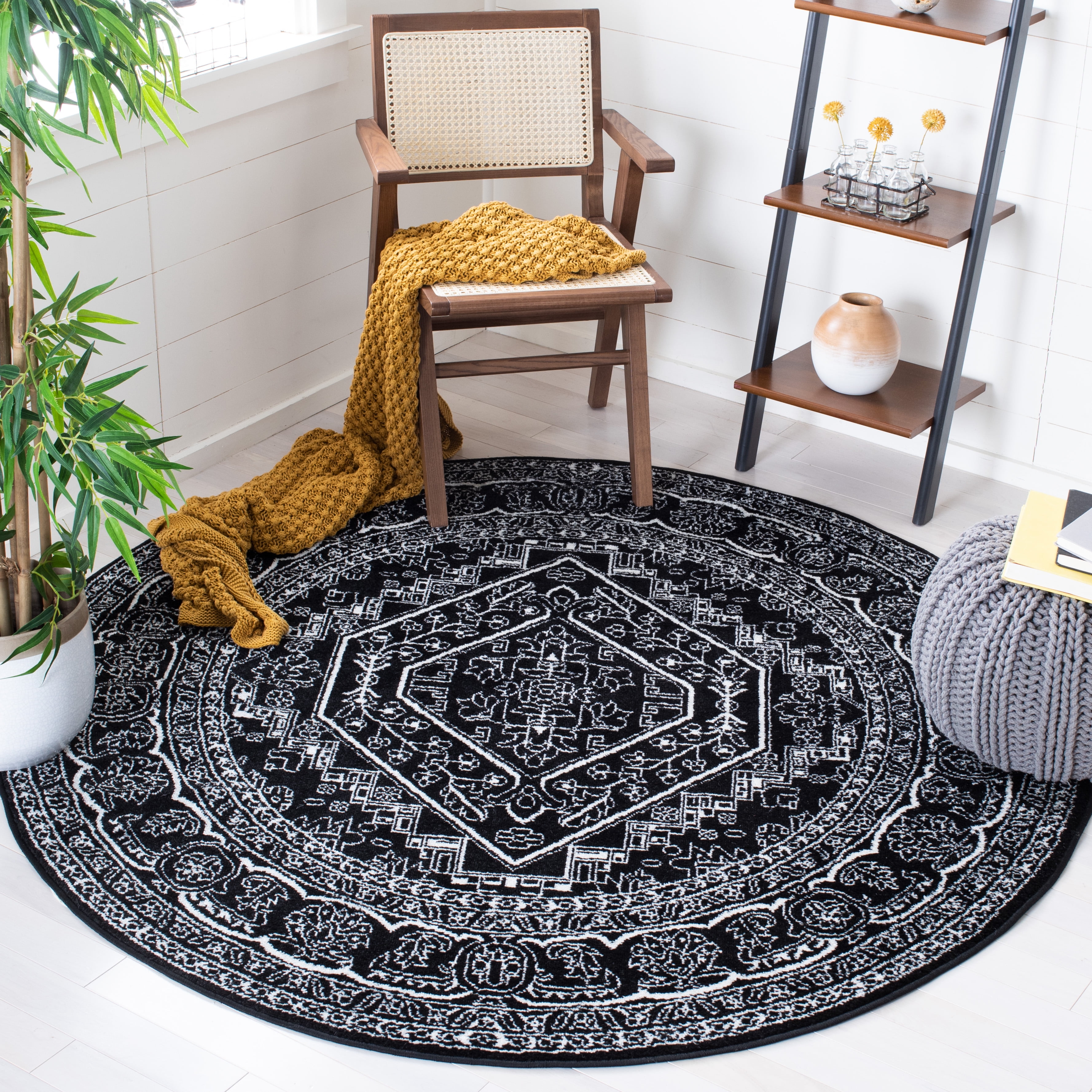 Safavieh Adirondack Xavier Oriental Area Rug, Black/Ivory, 4' x 4' Round