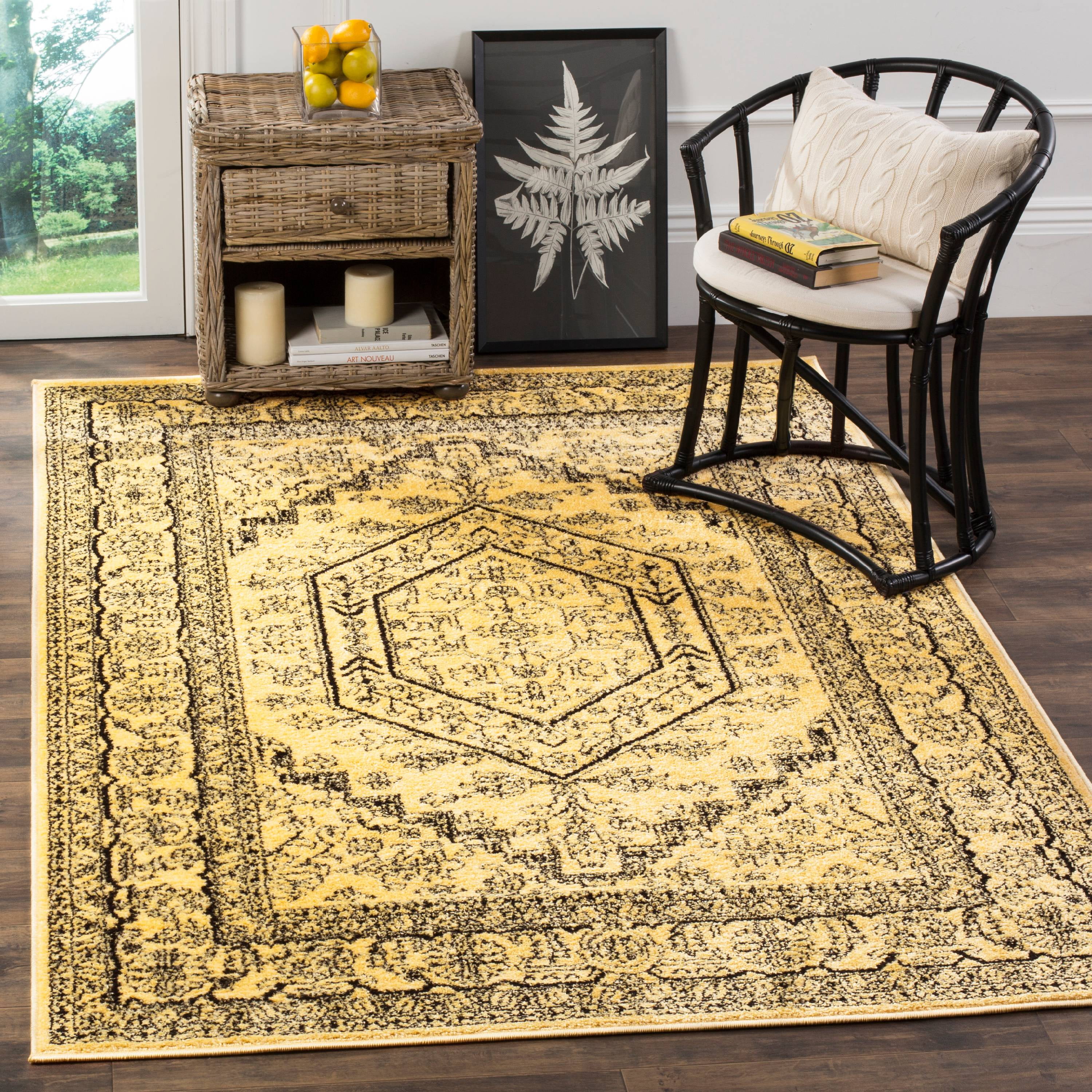 SAFAVIEH Adirondack Xavier Traditional Area Rug, Gold/Black, 4' x 4