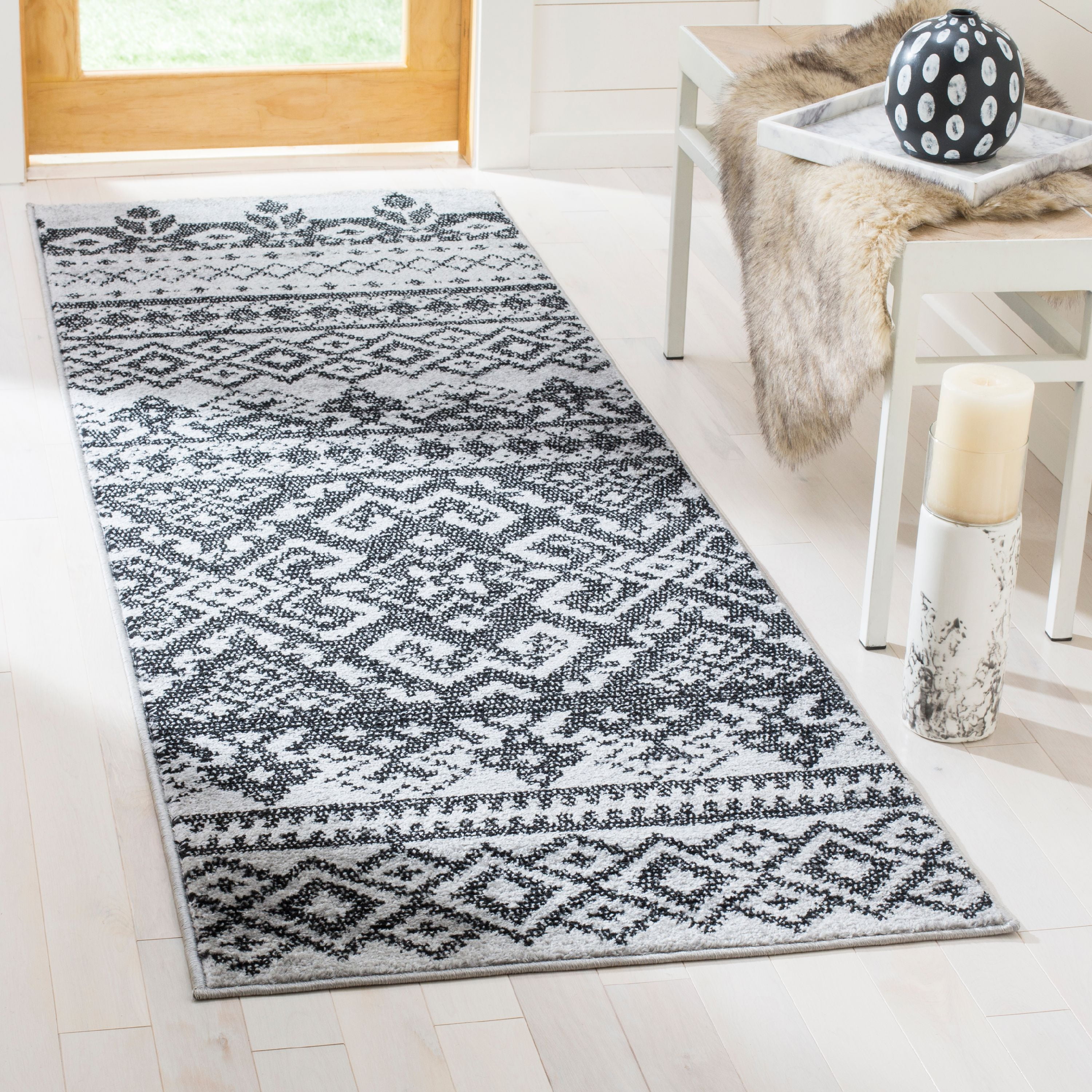 SAFAVIEH Adirondack Zachary Southwestern Runner Rug, Silver/Black, 2'6" x 22'