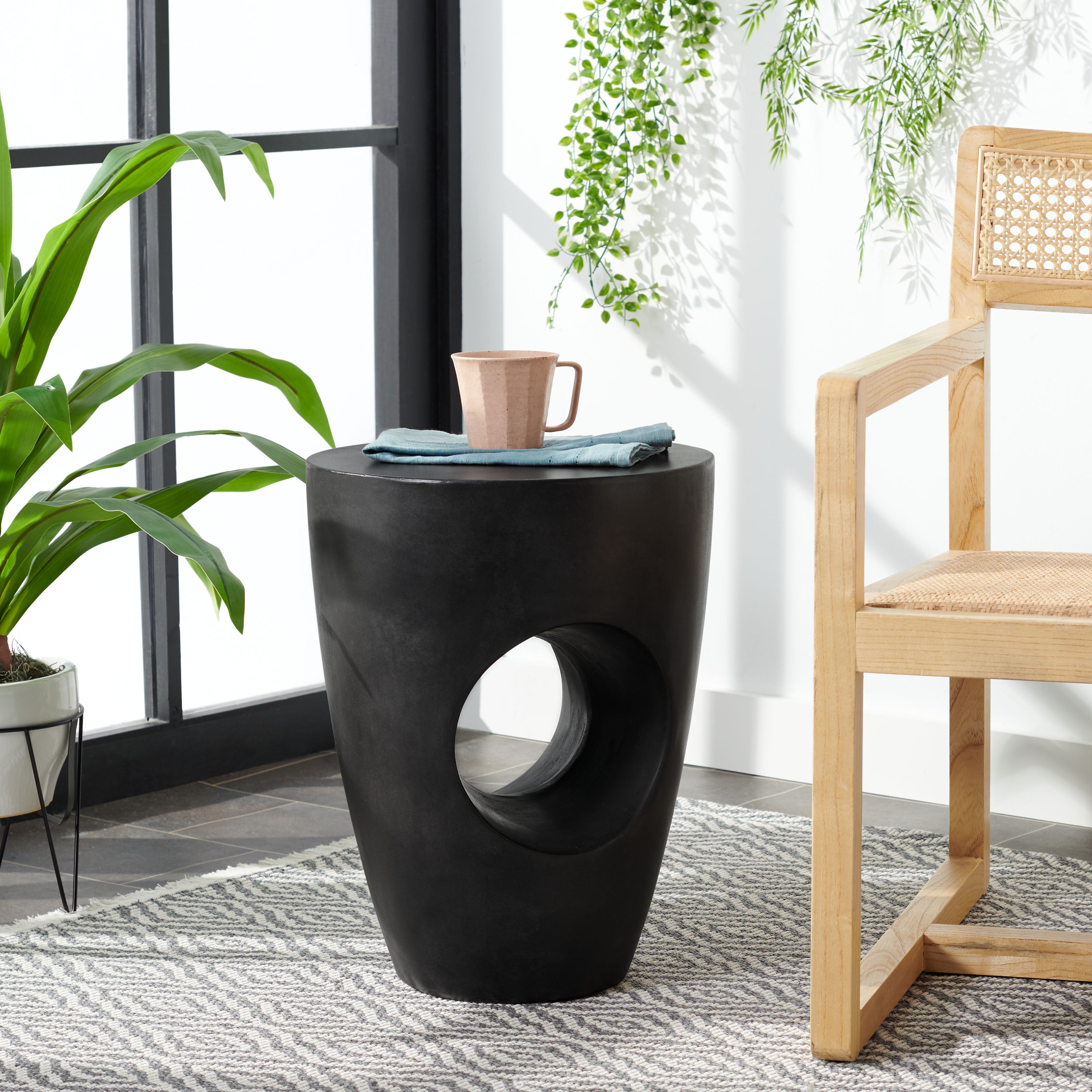 Aishi Modern Concrete Round Accent Table, Black, 21"