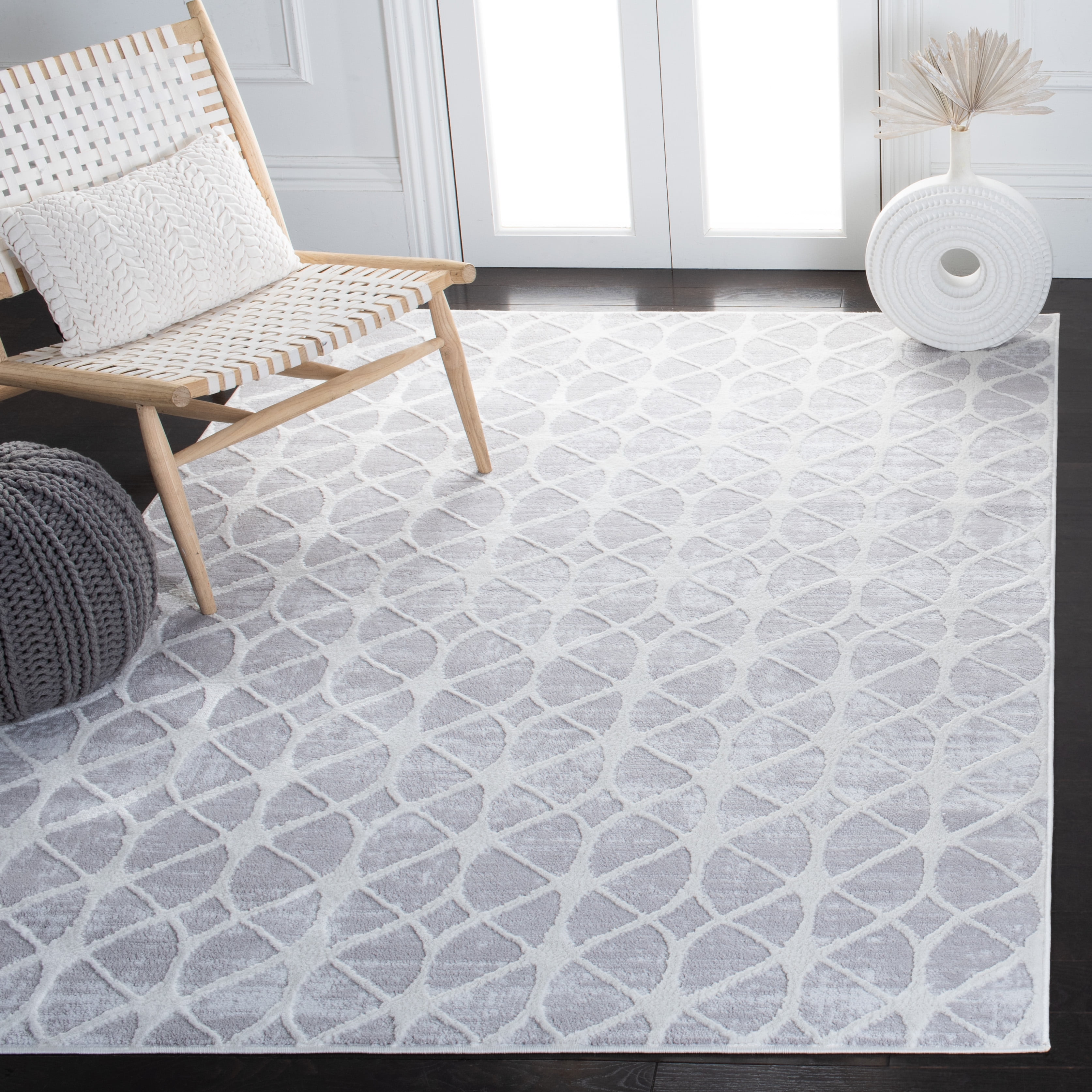 SAFAVIEH Amelia Floella Geometric Area Rug, Gray/Ivory, 6'7" x 6'7" Square