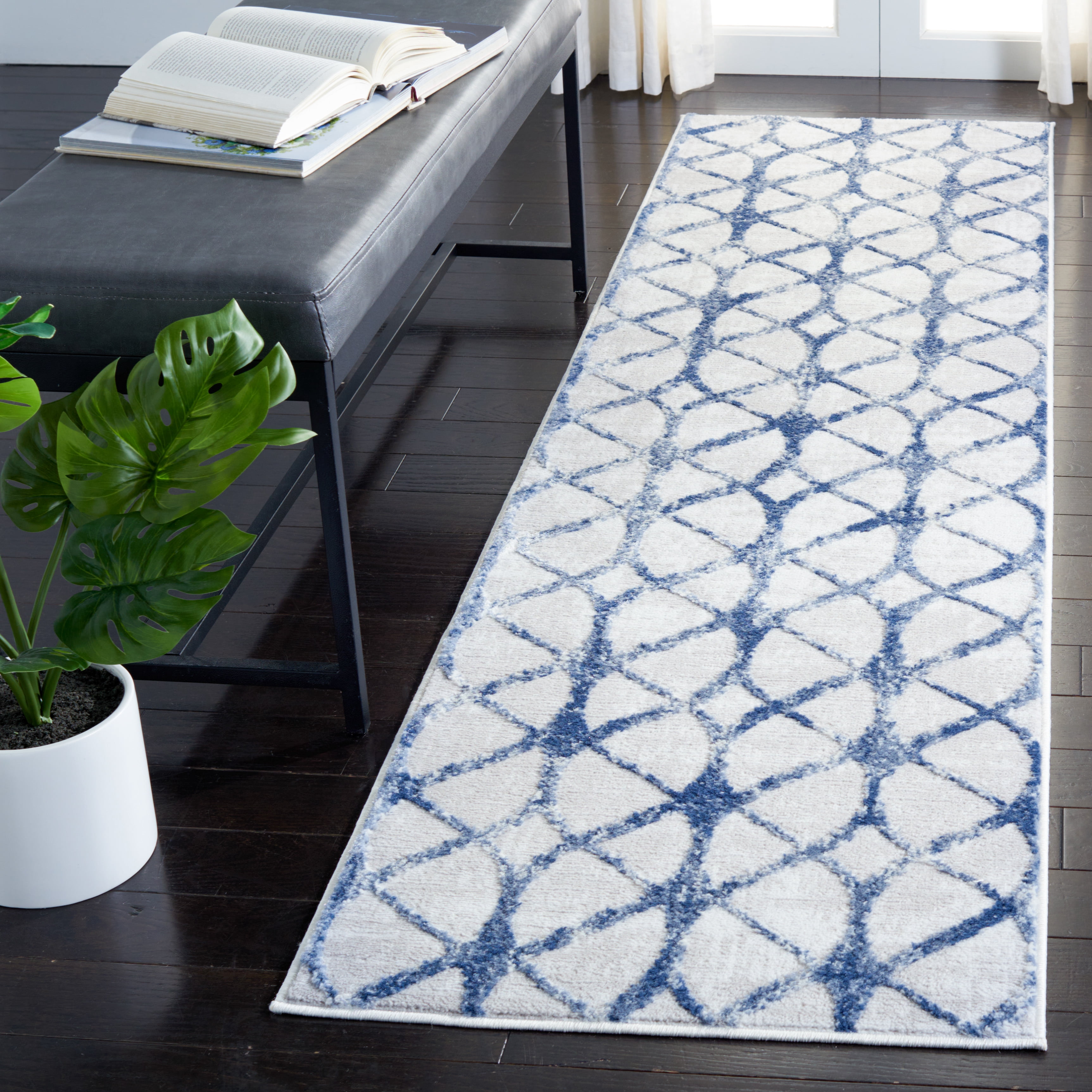 SAFAVIEH Amelia Floella Geometric Runner Rug, Gray/Navy, 2'2" x 6'