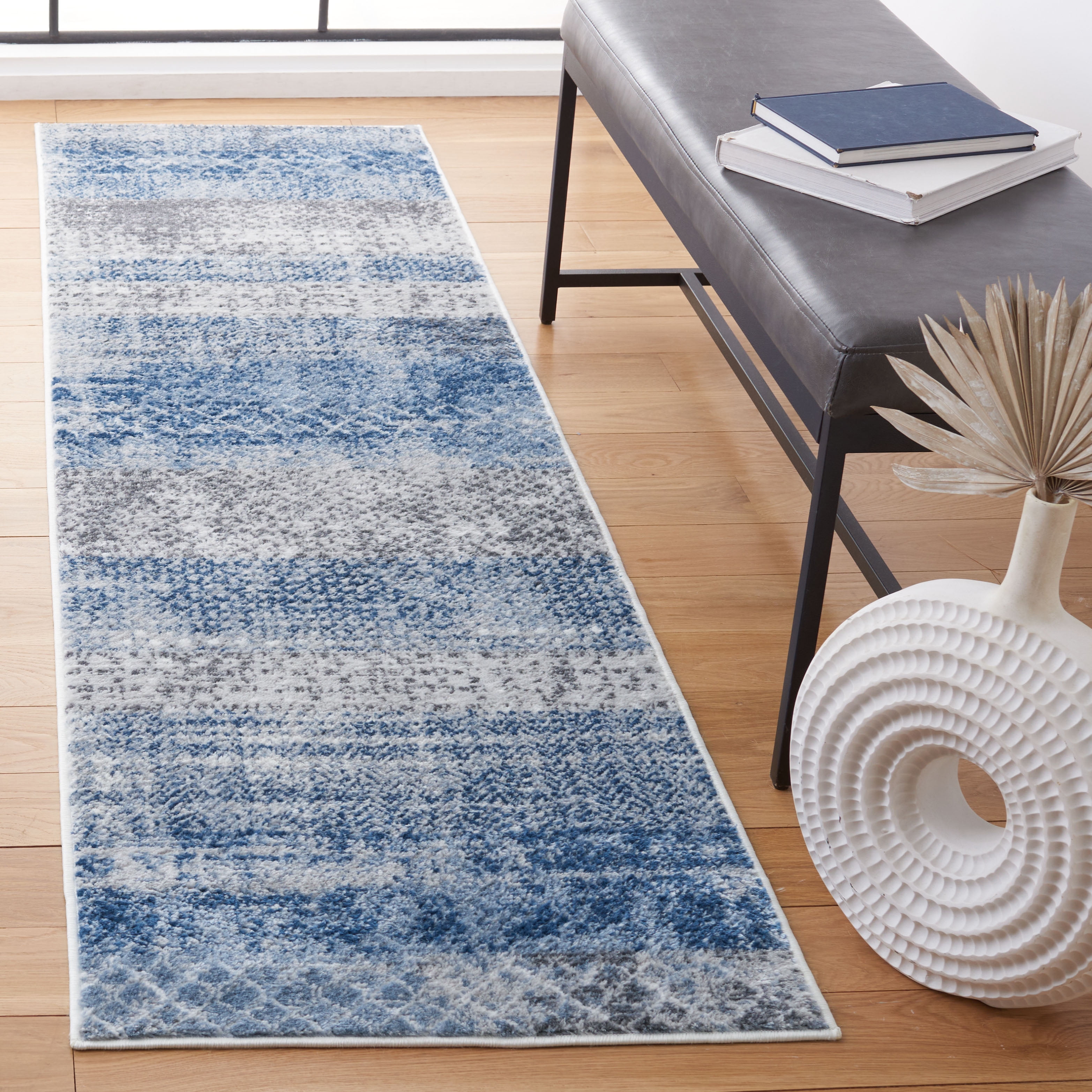SAFAVIEH Amelia Manuel Geometric Runner Rug, Navy/Gray, 2'2" x 8'