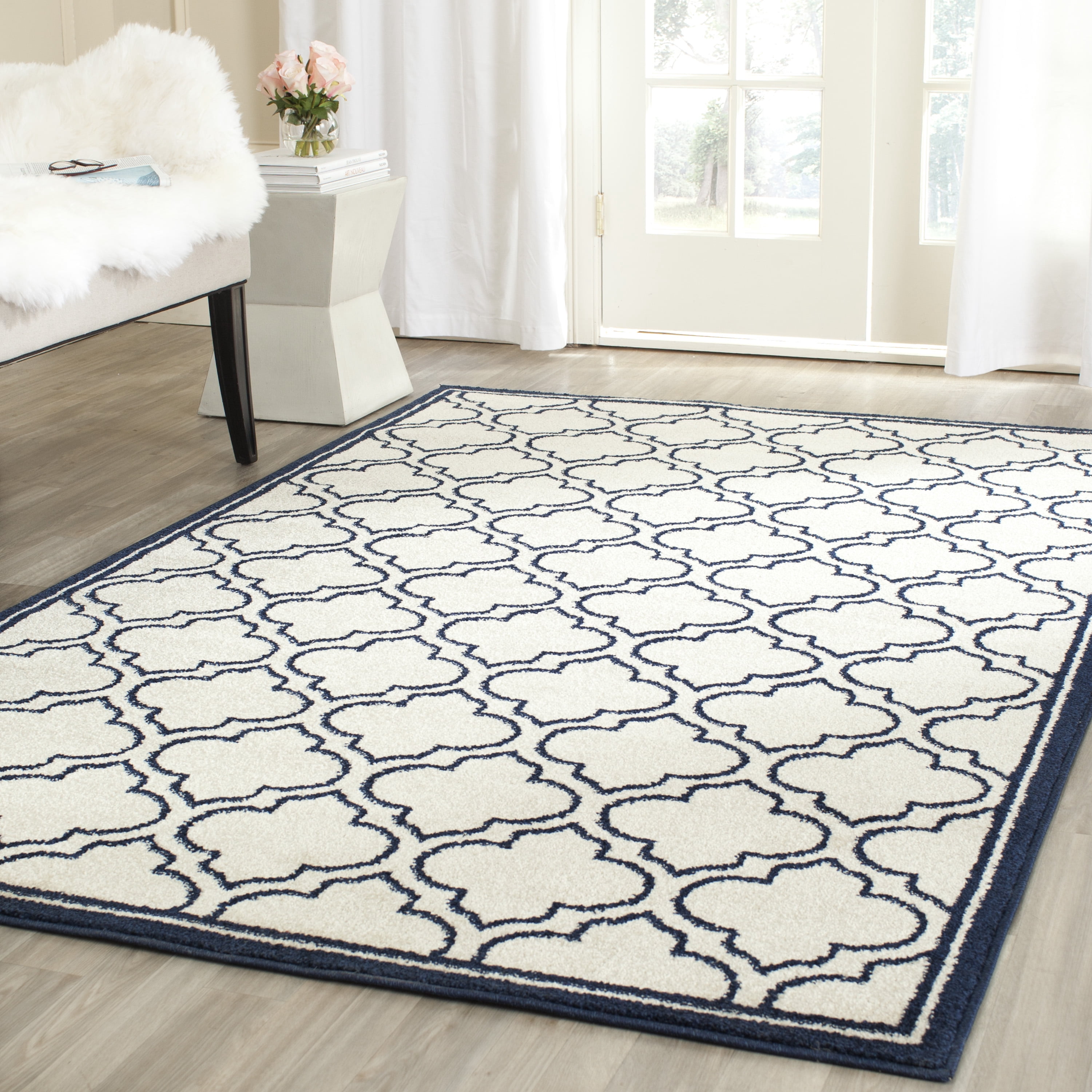 Safavieh Amherst Wilson Geometric Area Rug, Ivory/Navy, 4' x 6'
