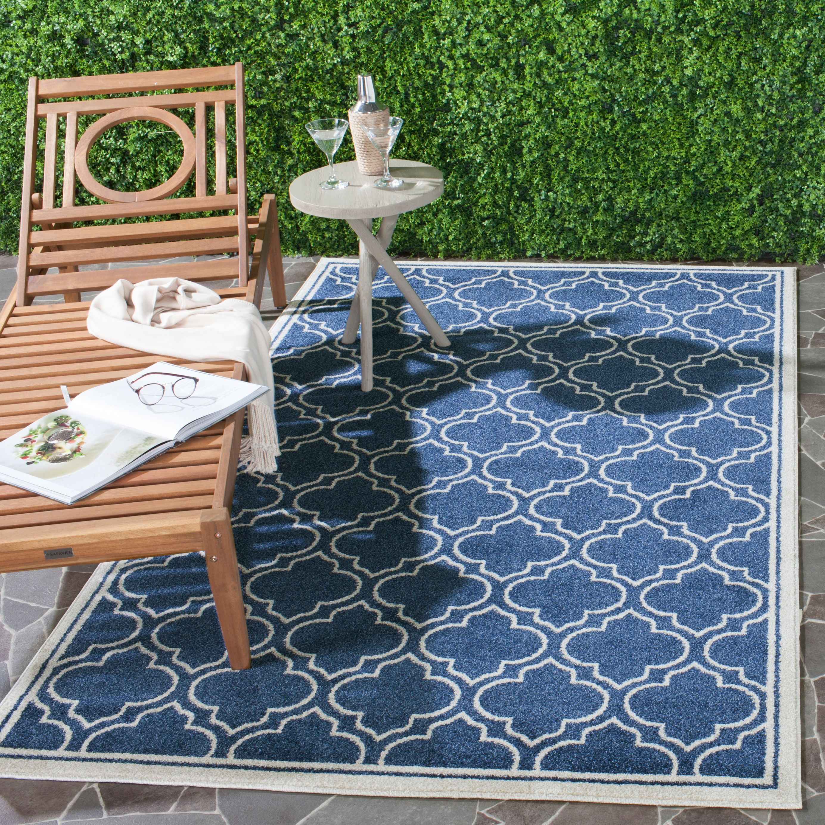 Navy & Ivory Reversible Washable Synthetic Area Rug 5' x 8'