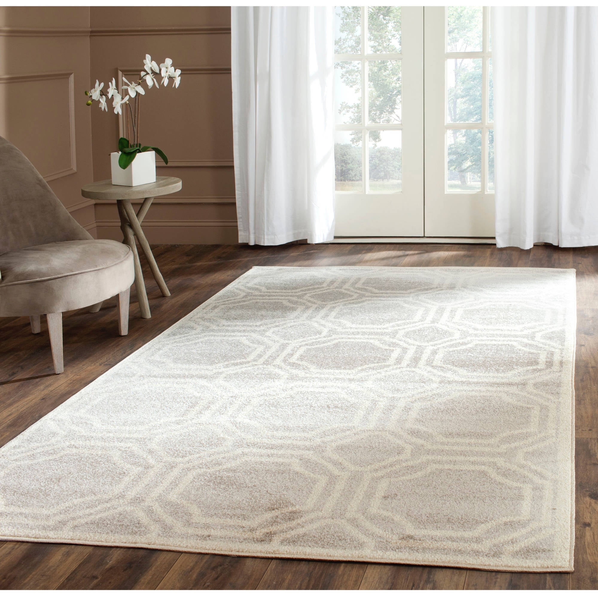 Elegant Geometric Light Grey & Ivory Synthetic Area Rug 5' x 8'