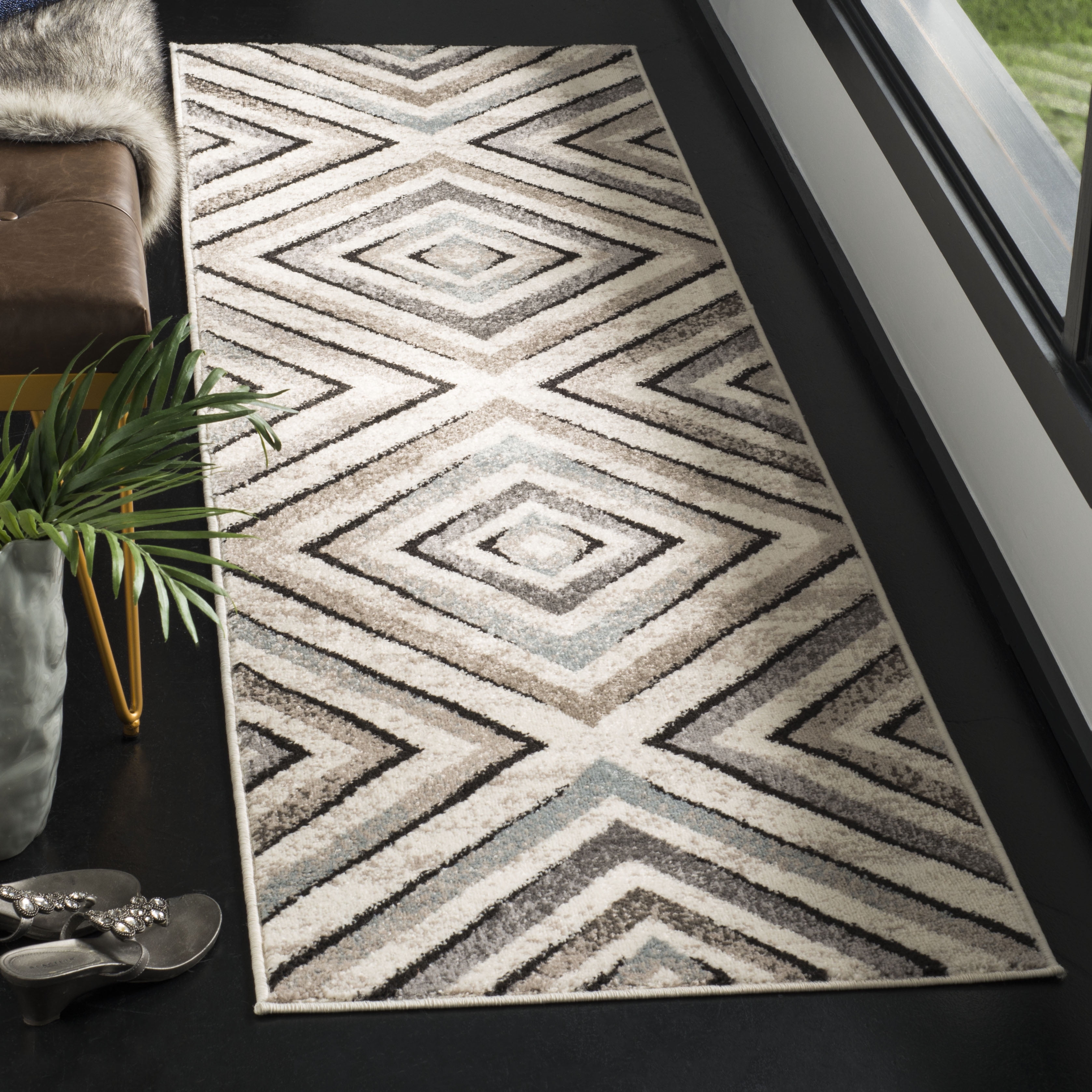 Diamond Runner Rug SAFAVIEH Amsterdam Rebeca Geometric Diamonds Runner Rug, Cream/Beige, 2 ...