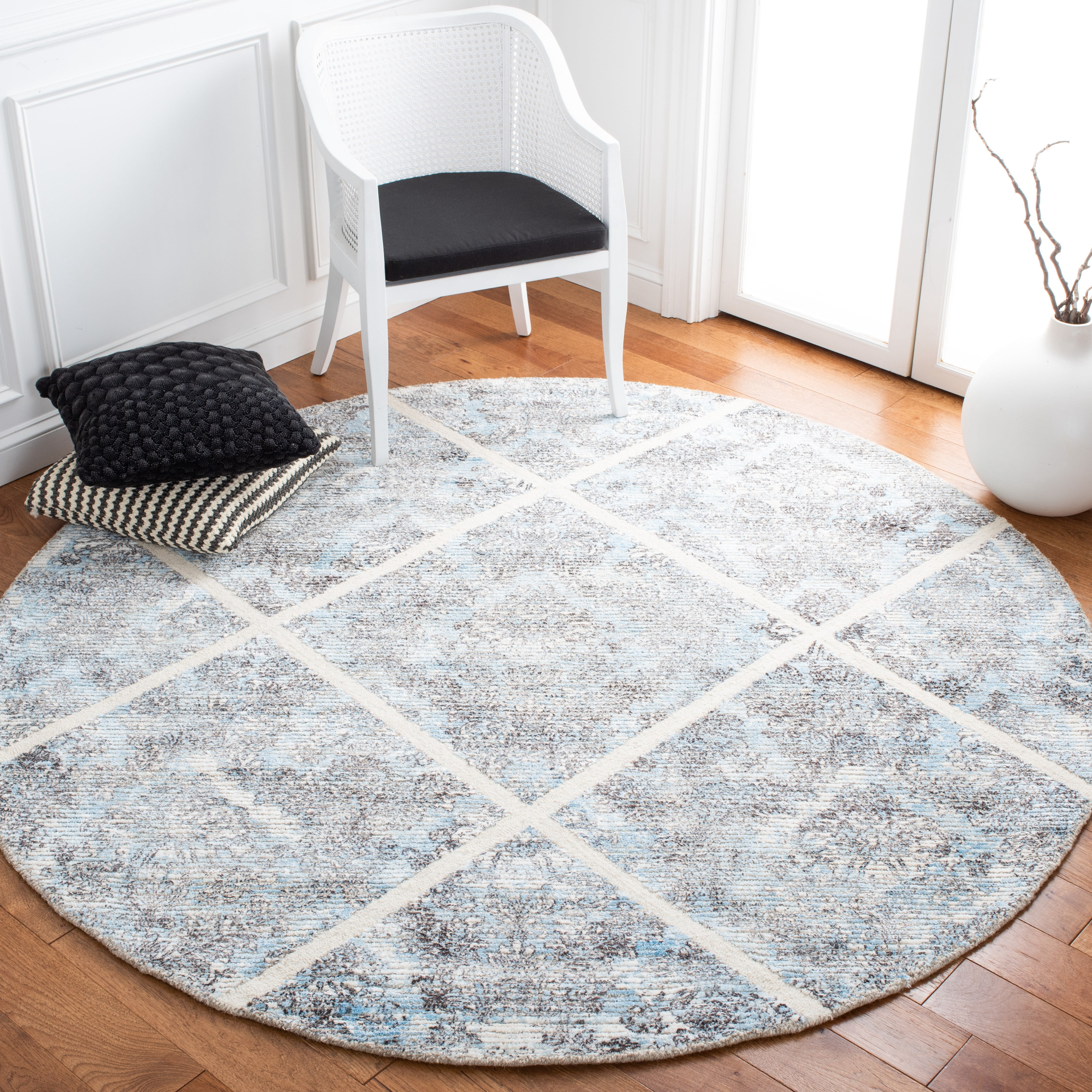 SAFAVIEH Artistry Linda Trellis Area Rug, Ivory/Blue, 7' x 7' Round