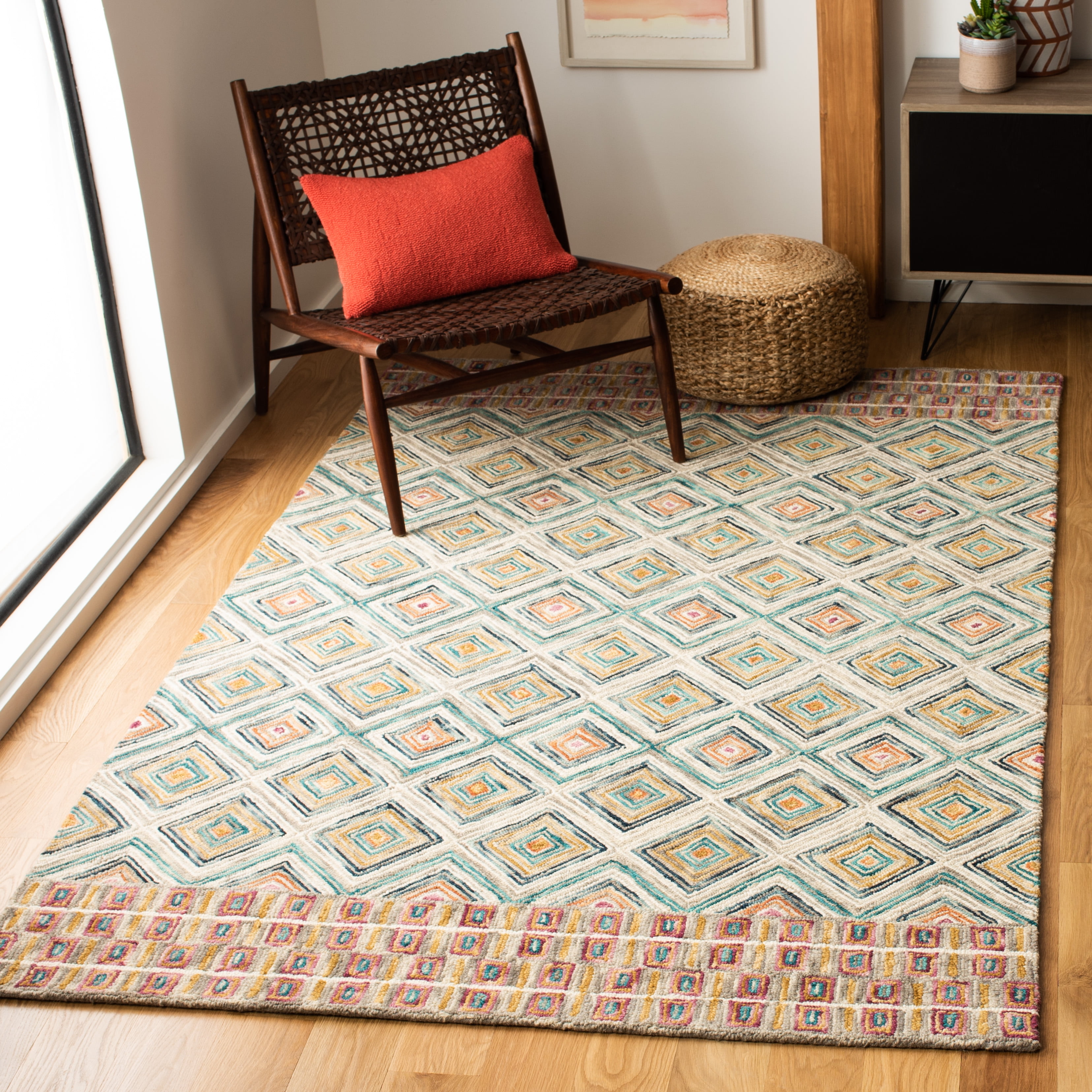 Handmade Geometric Tufted Wool Area Rug in Green/Red - 4' x 6'
