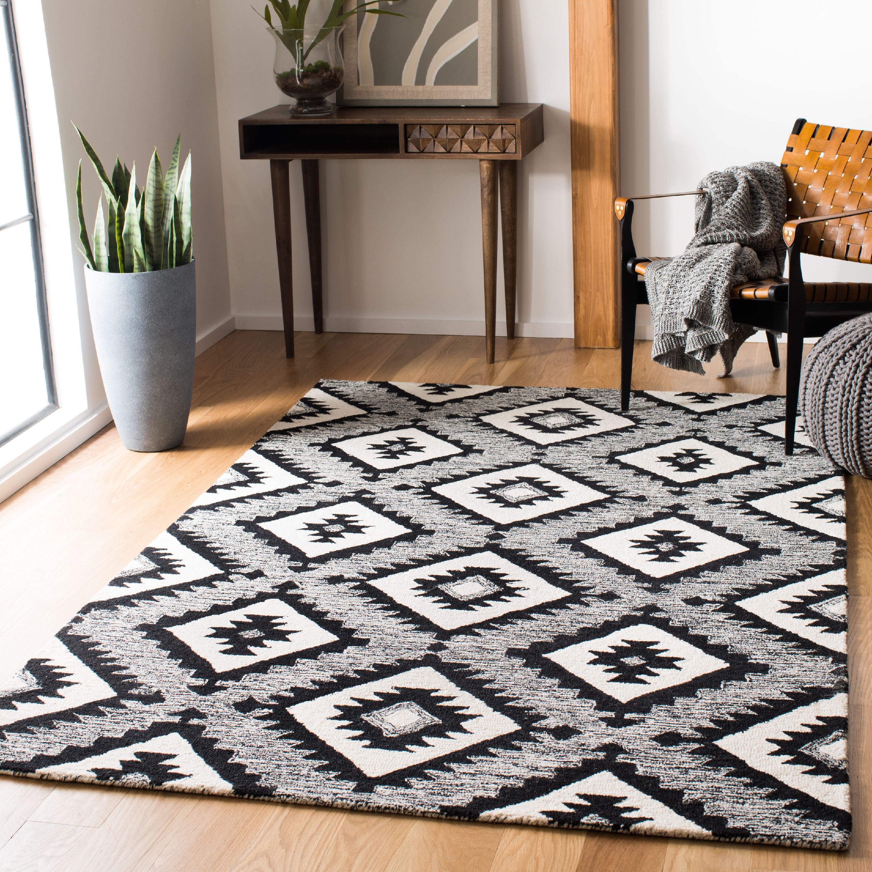 SAFAVIEH Aspen Michaelangelo Southwestern Wool Area Rug, Charcoal/Black, 6' x 9'