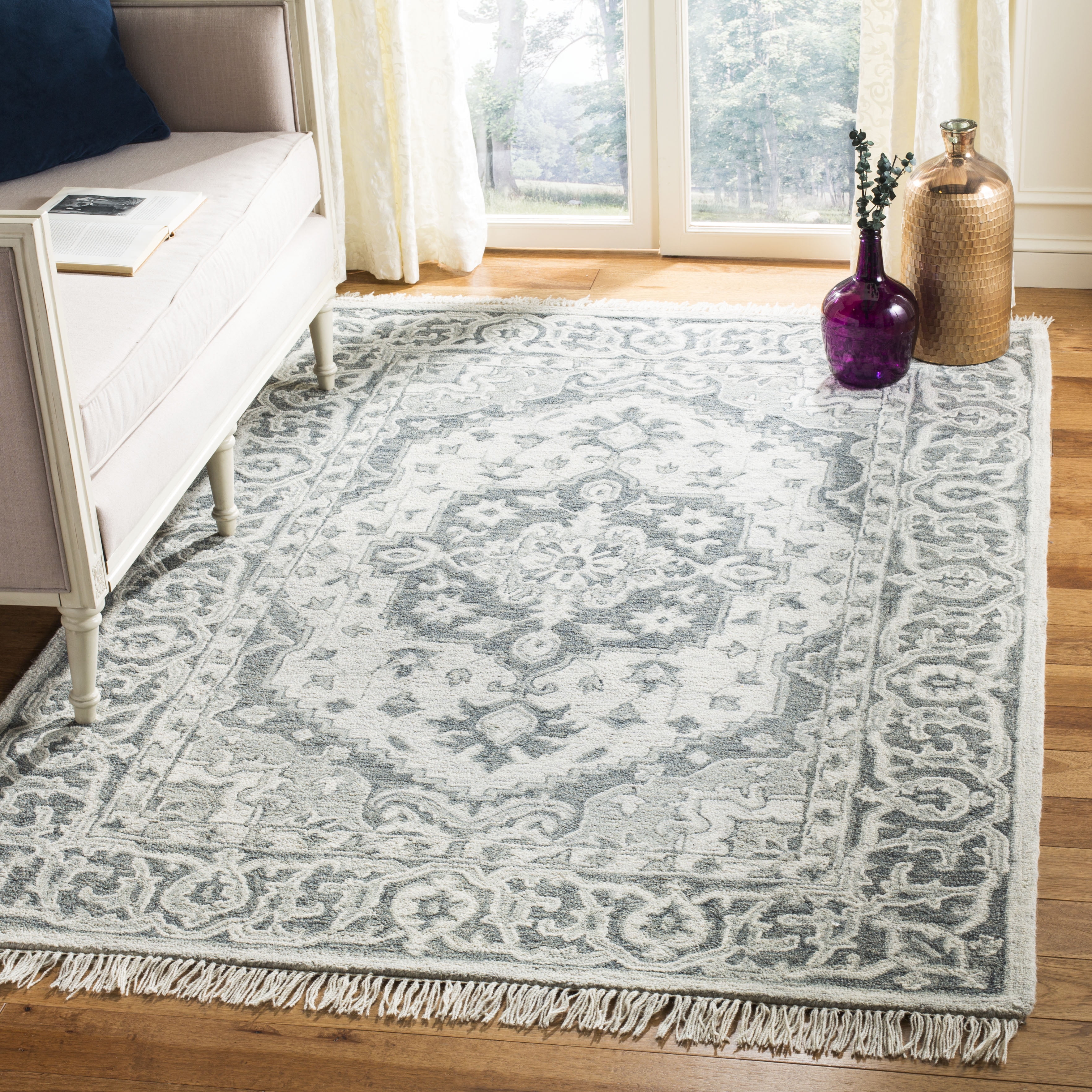 Handmade Gray and Light Gray Wool Tufted Accent Rug 2' x 3'