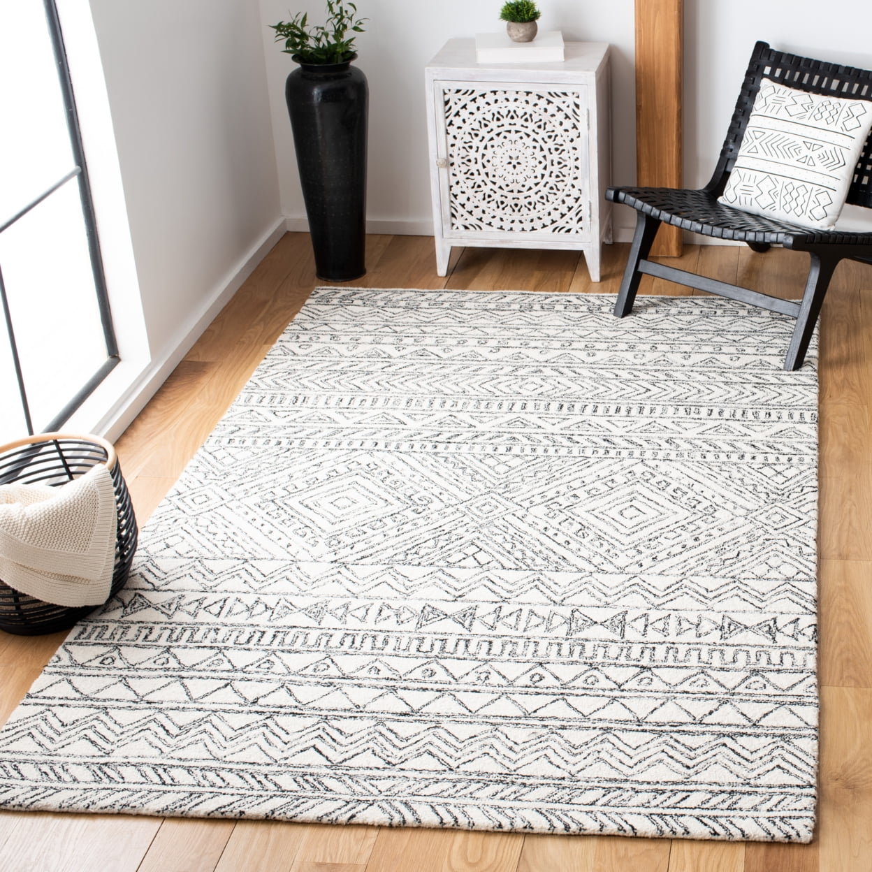 Ivory Wool Tufted Handmade Round Area Rug, Easy Care 68"